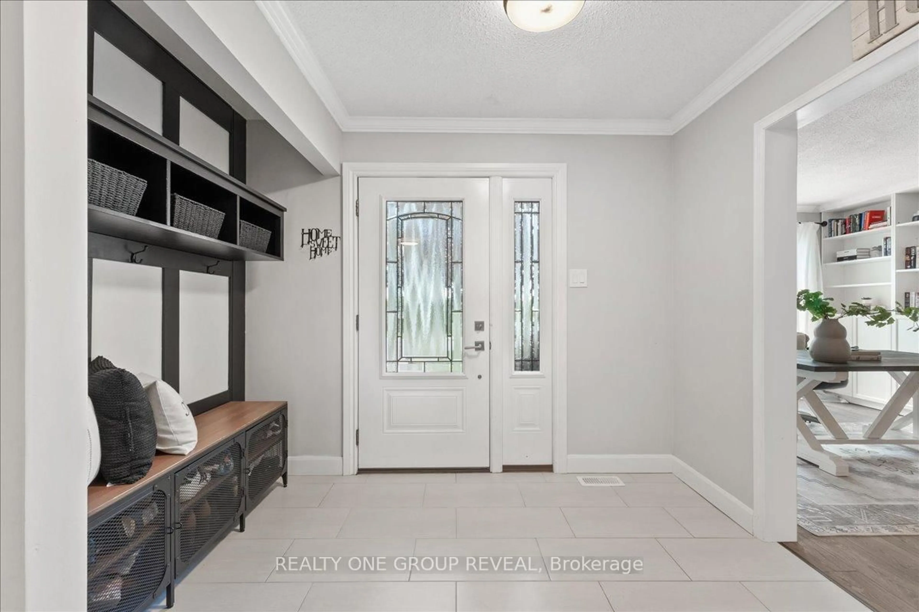 Indoor entryway for 1559 Rudell Rd, Clarington Ontario L1B 1E2