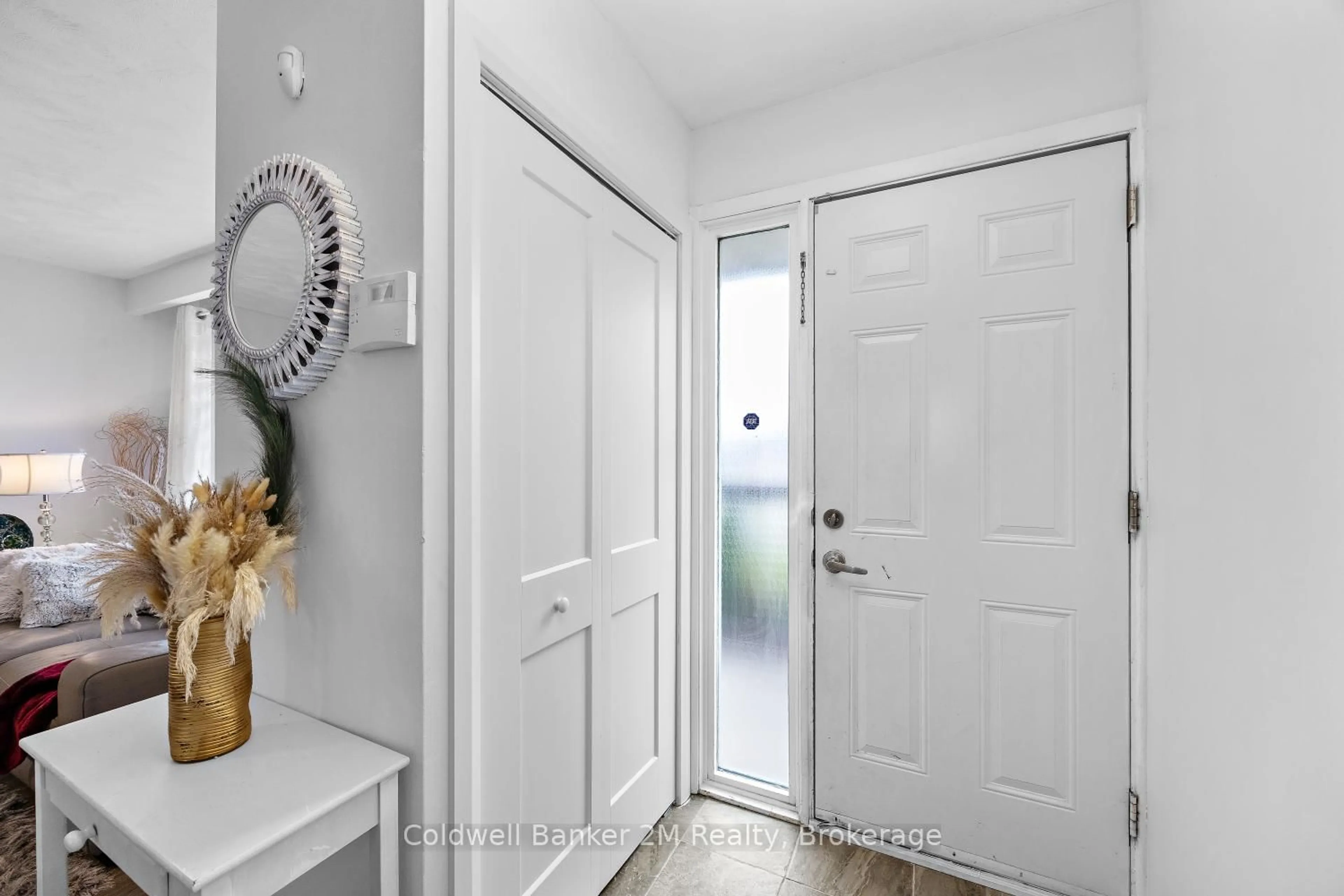 Indoor entryway for 152 Taunton Rd, Oshawa Ontario L1G 3T3