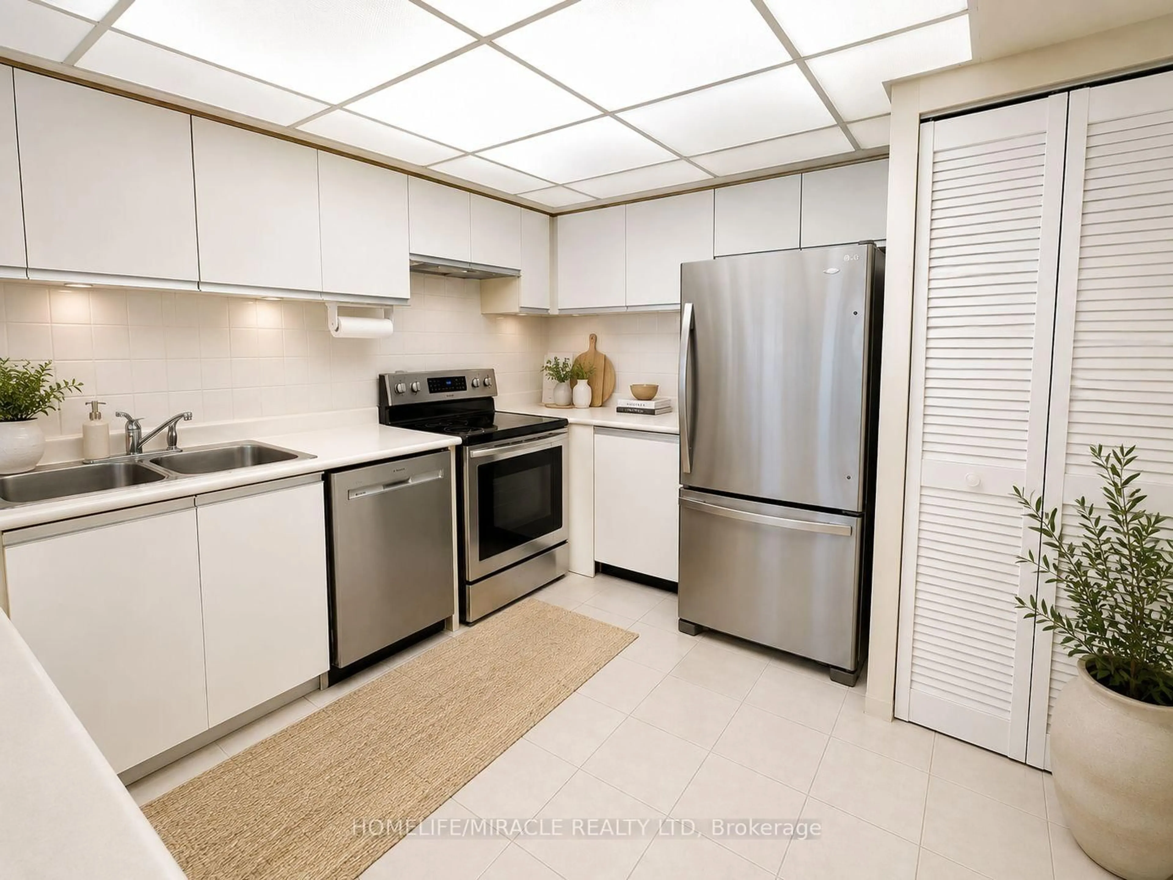 Standard kitchen, ceramic/tile floor for 8 Silver Bell Grve #810, Toronto Ontario M1B 4Z3