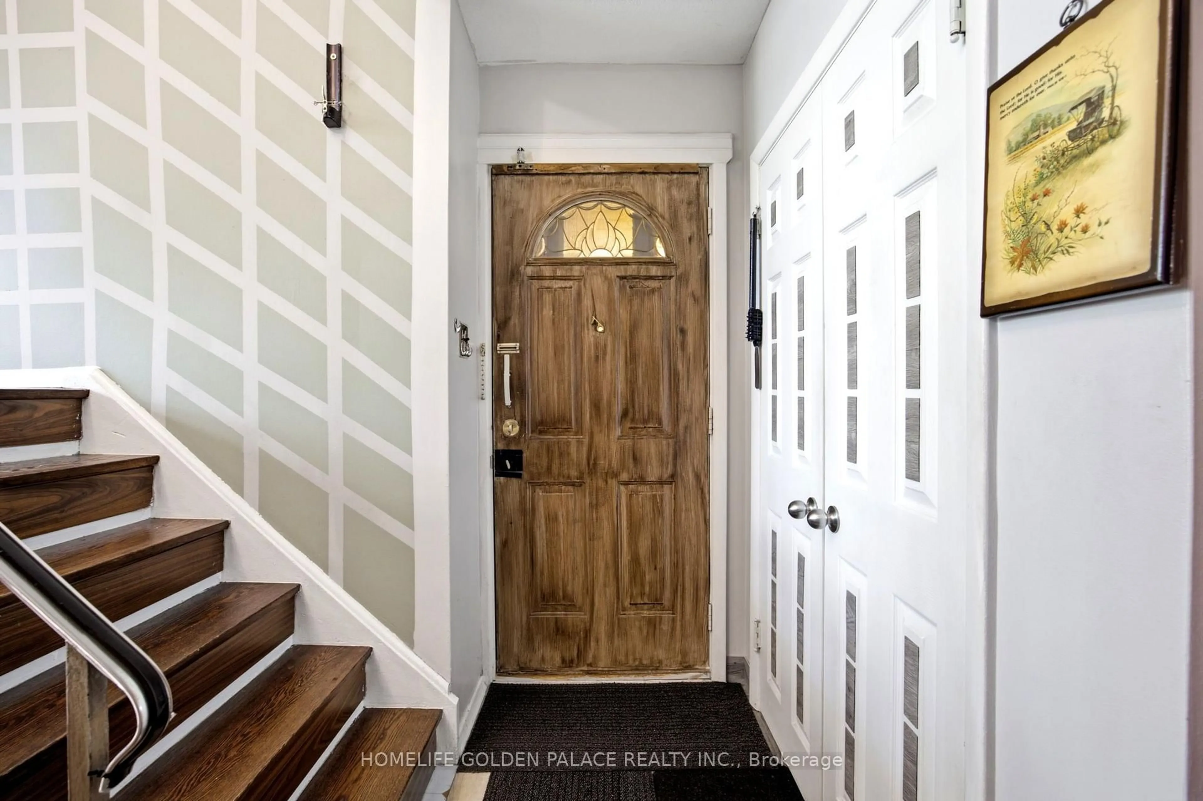 Indoor entryway for 913 Brimorton Dr, Toronto Ontario M1G 2T8