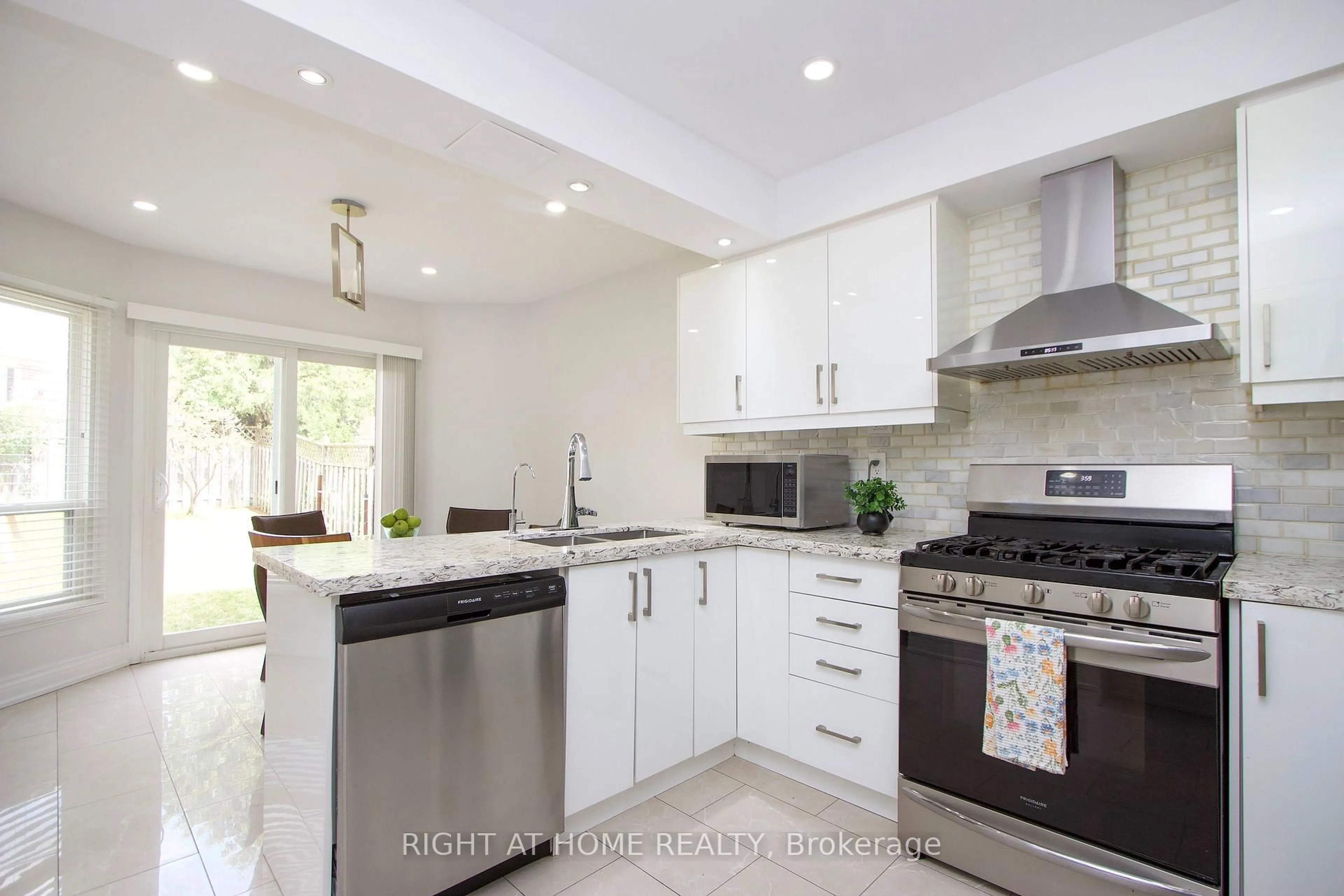 Open concept kitchen, ceramic/tile floor for 865 Attersley Dr, Oshawa Ontario L1K 1V1
