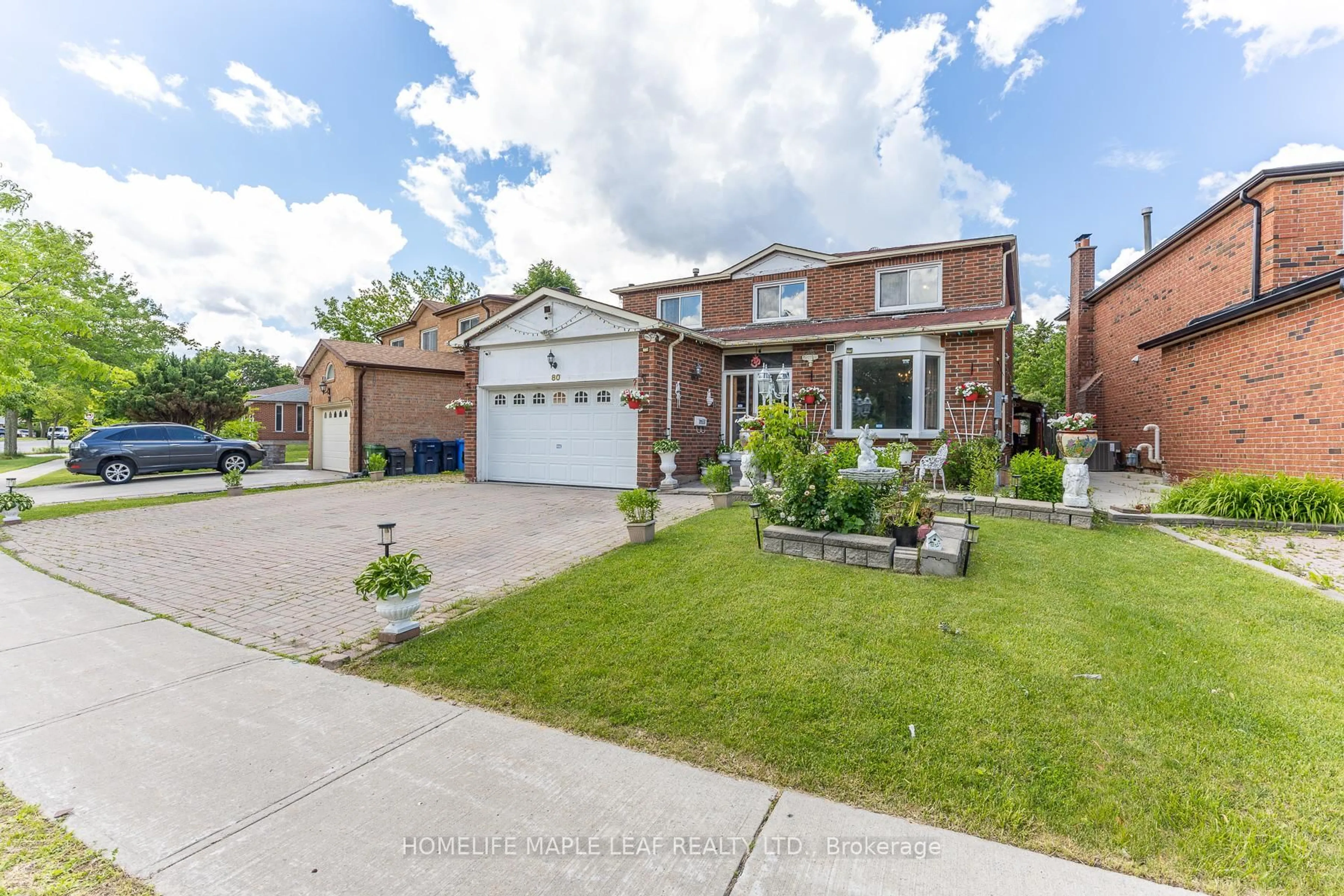 A pic from outside/outdoor area/front of a property/back of a property/a pic from drone, street for 80 Whistling Hills Dr, Toronto Ontario M1V 2B7