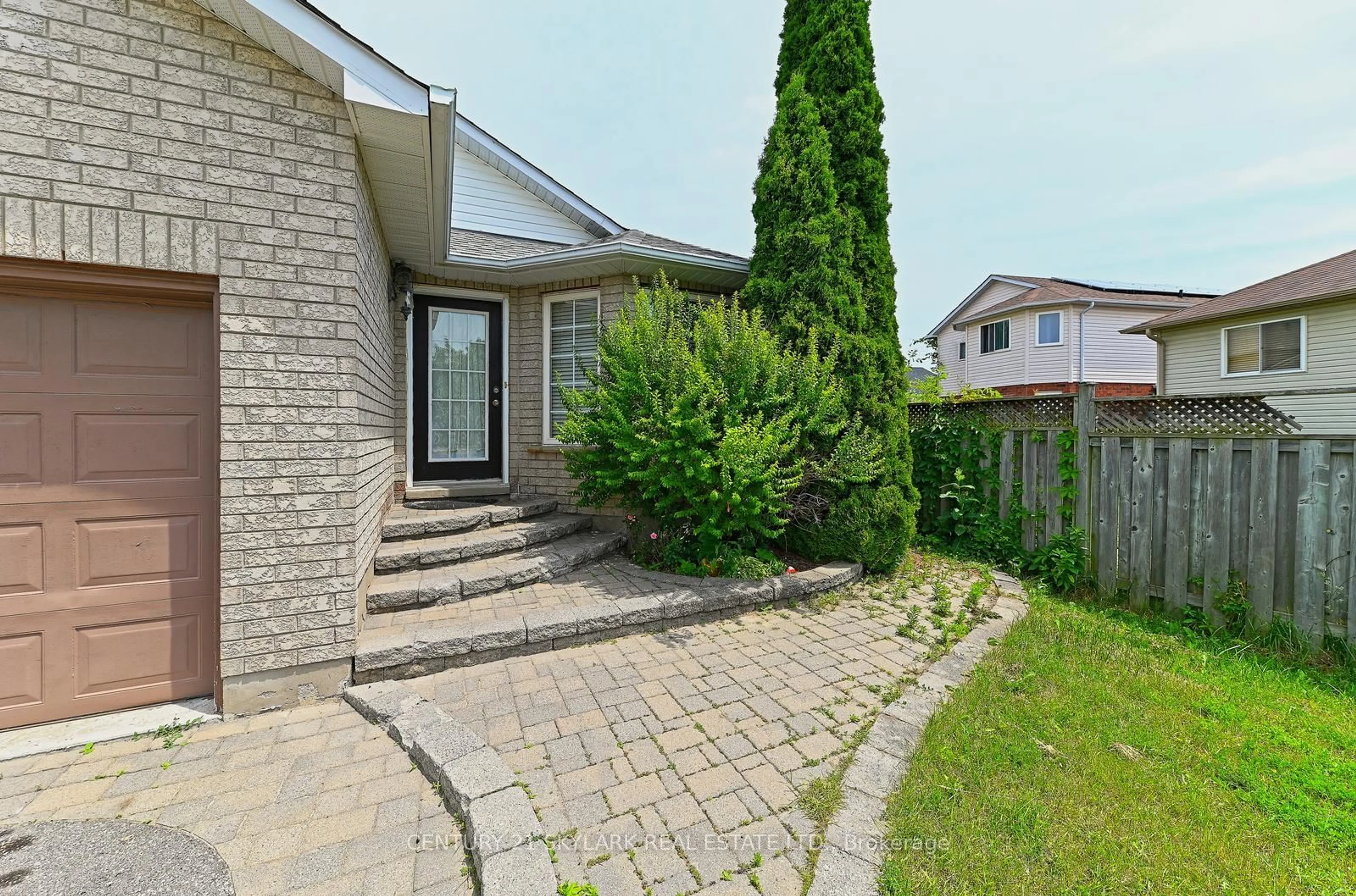 Patio, street for 1922 Dalhousie Cres, Oshawa Ontario L1G 8C3