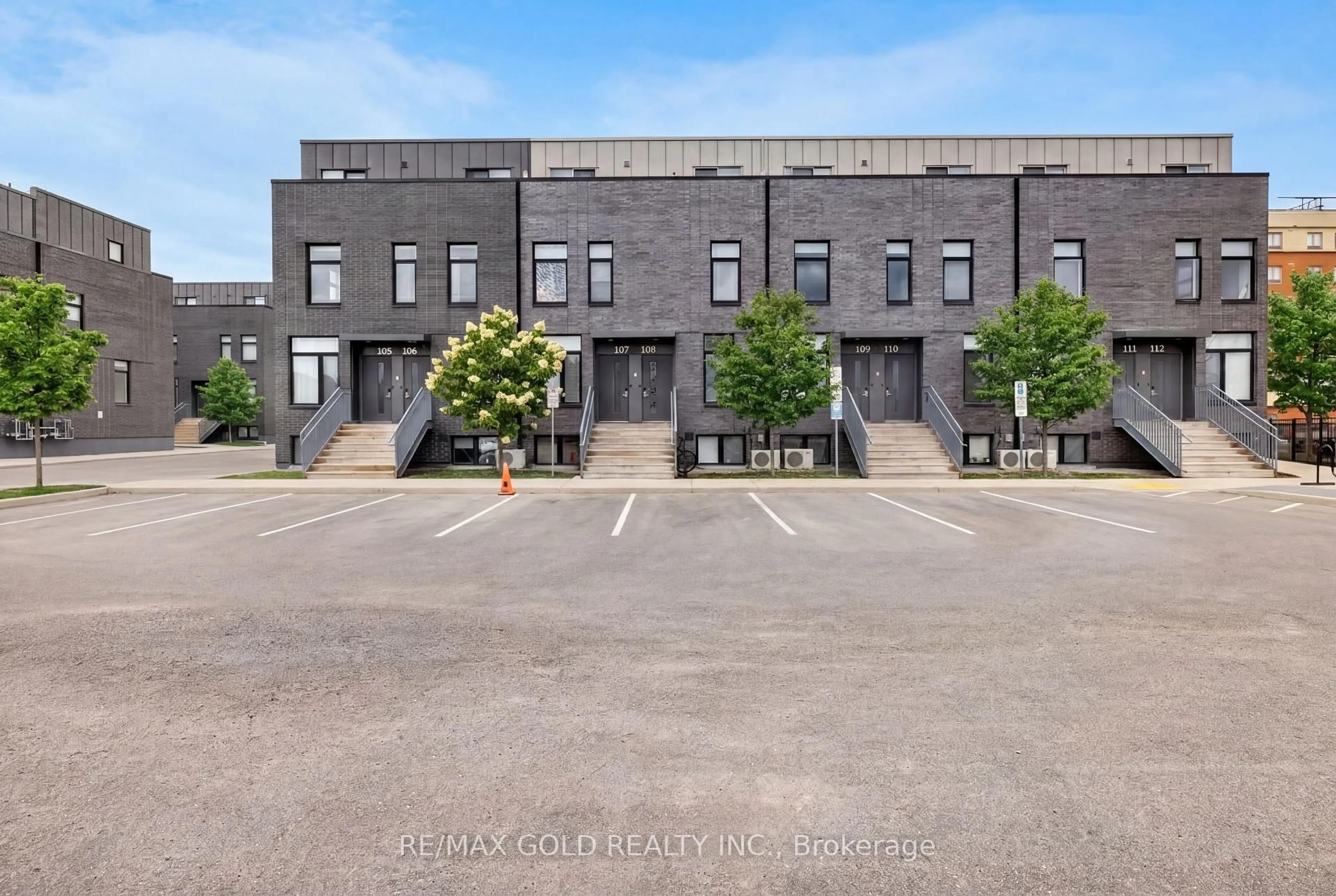 A pic from outside/outdoor area/front of a property/back of a property/a pic from drone, building for 1780 Simcoe St #106, Oshawa Ontario L1G 0C3