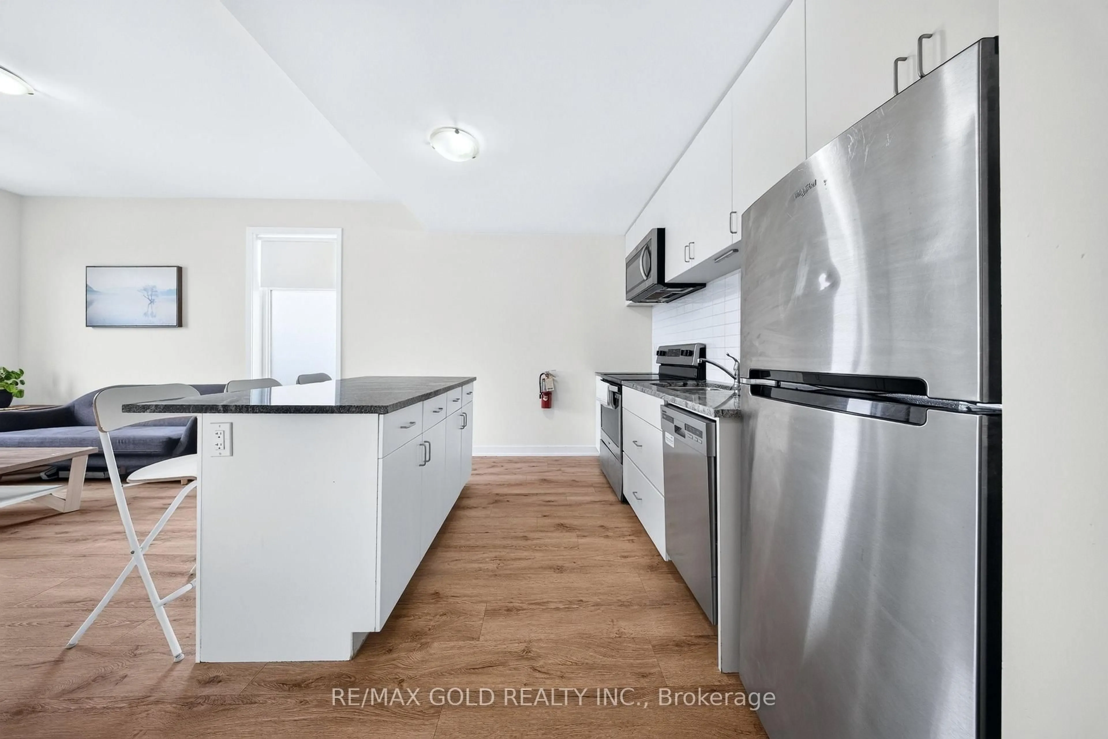 Standard kitchen, unknown for 1780 Simcoe St #106, Oshawa Ontario L1G 0C3