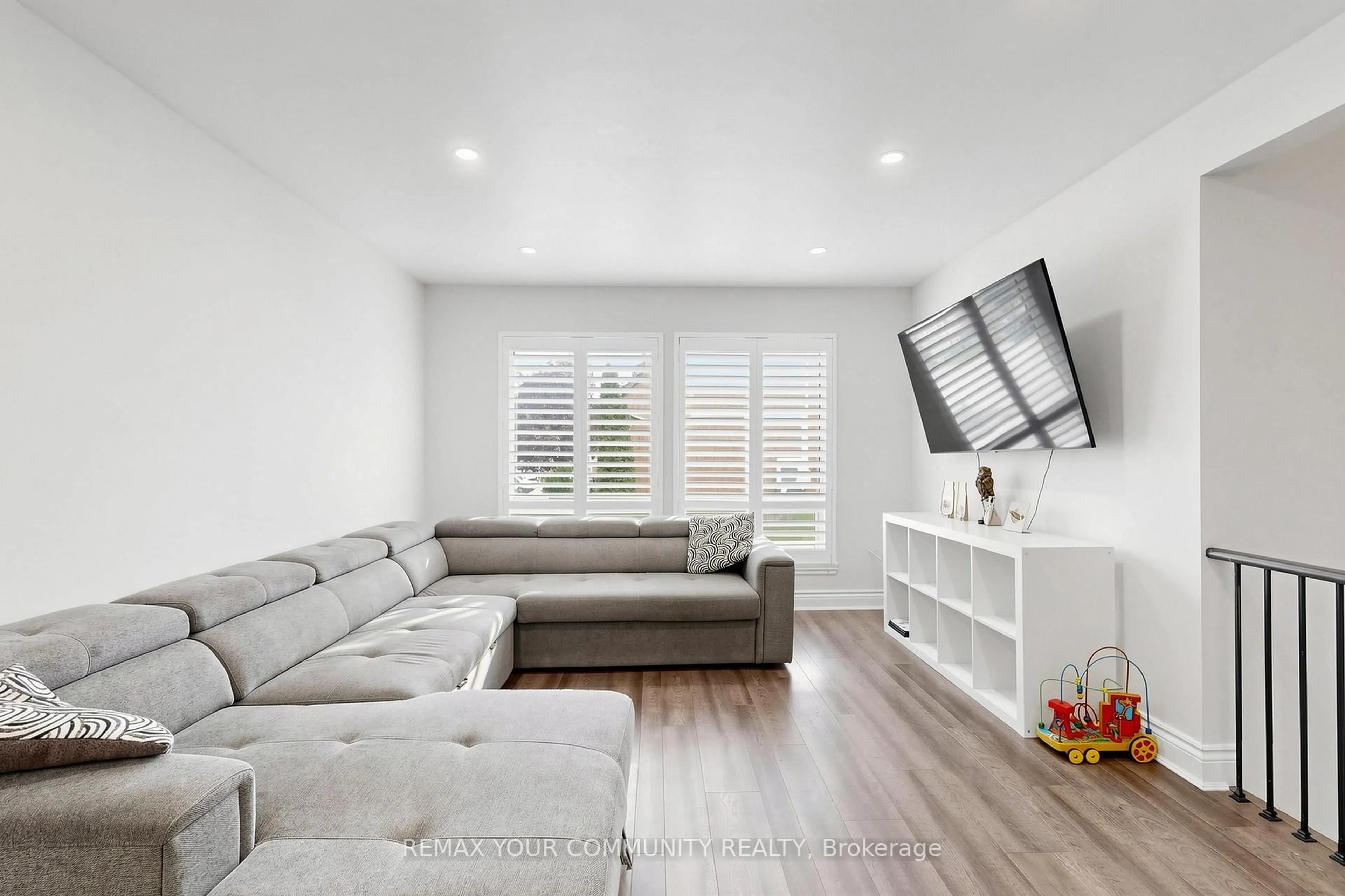 Living room with furniture, unknown for 79 Willow Lane #79, Ajax Ontario L1S 6E7