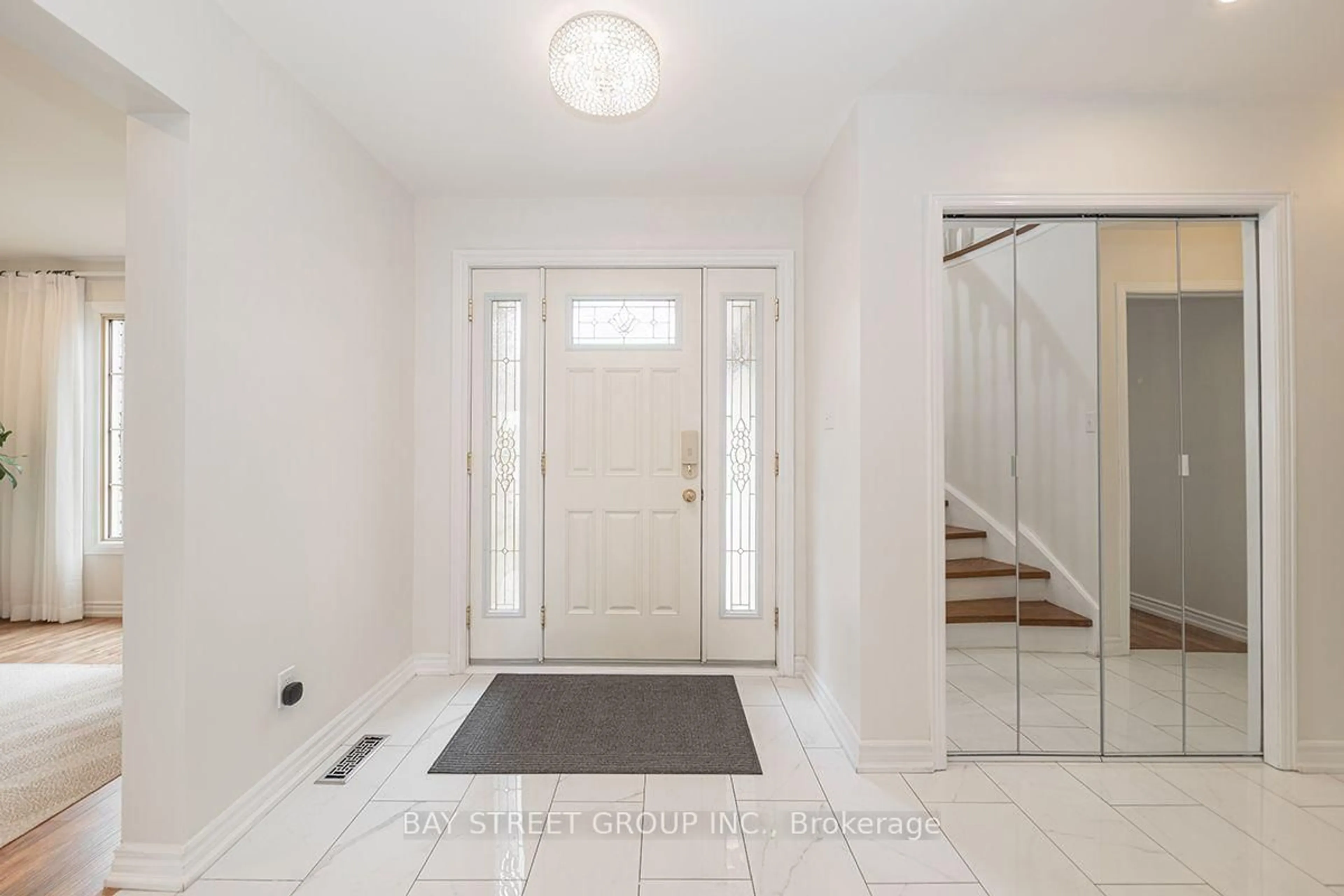 Indoor entryway for 338 Prince of Wales Dr, Whitby Ontario L1N 6M9