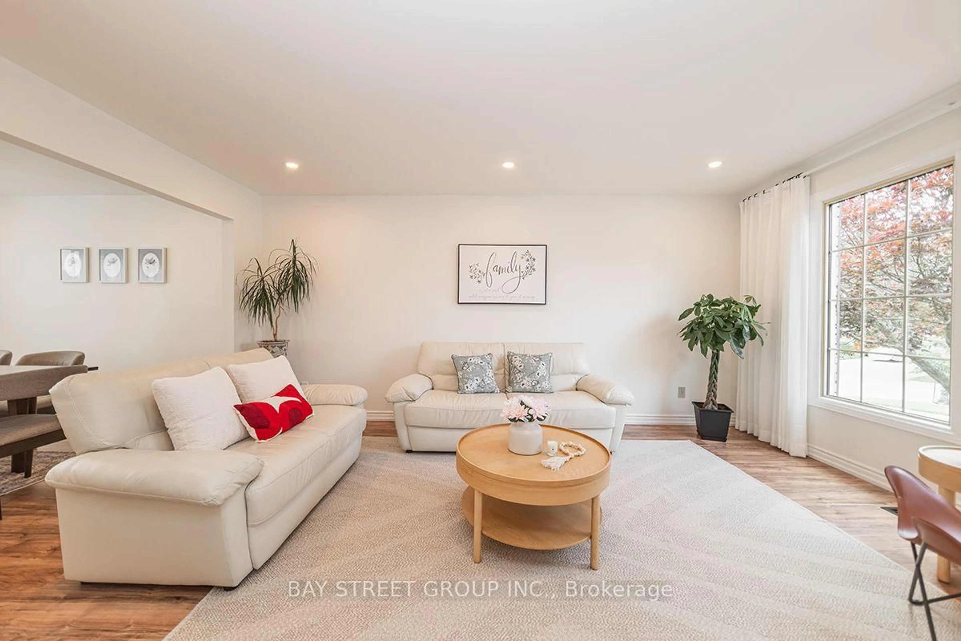 Living room with furniture, wood/laminate floor for 338 Prince of Wales Dr, Whitby Ontario L1N 6M9