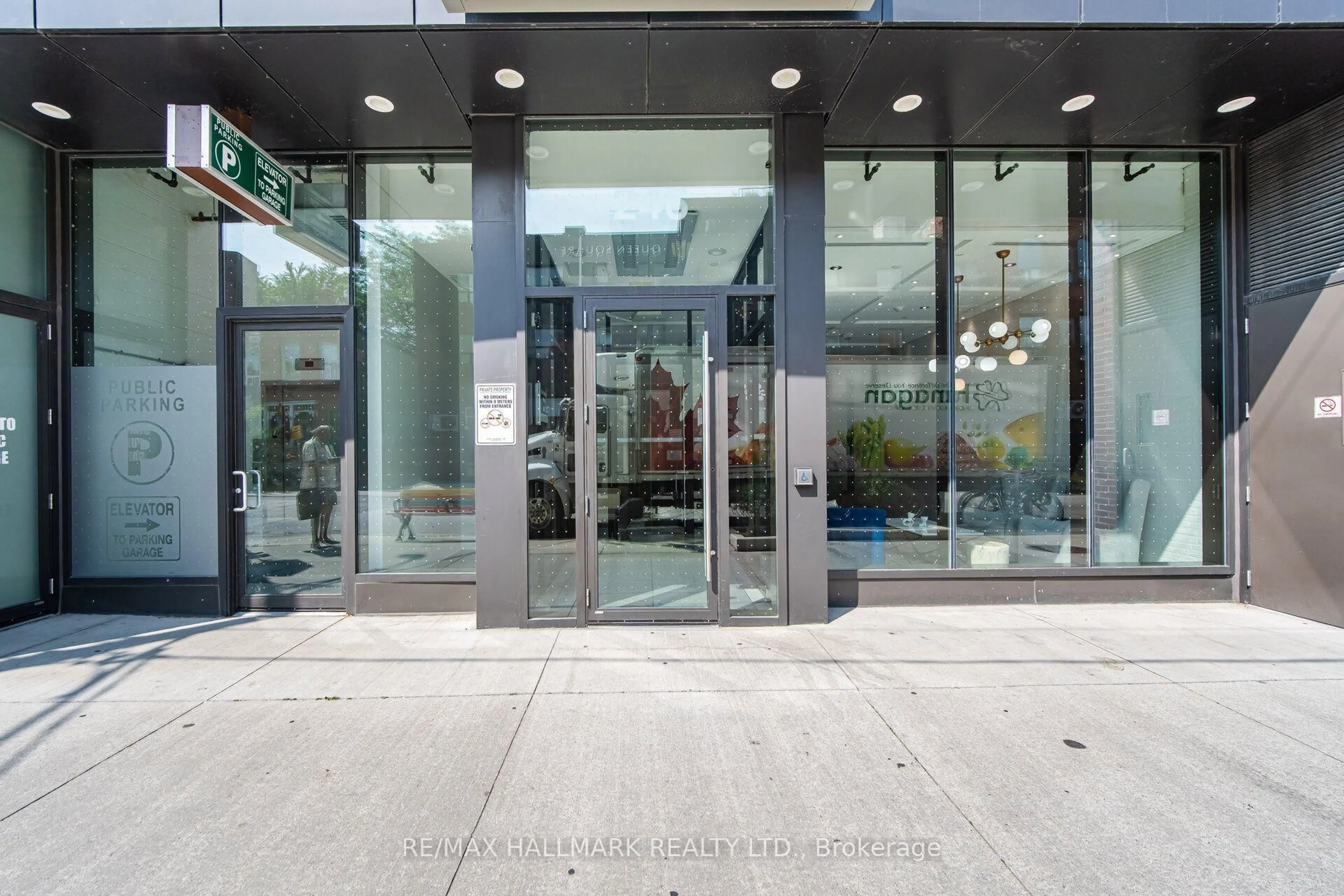 Indoor foyer for 246 Logan Ave #518, Toronto Ontario M4M 0E9