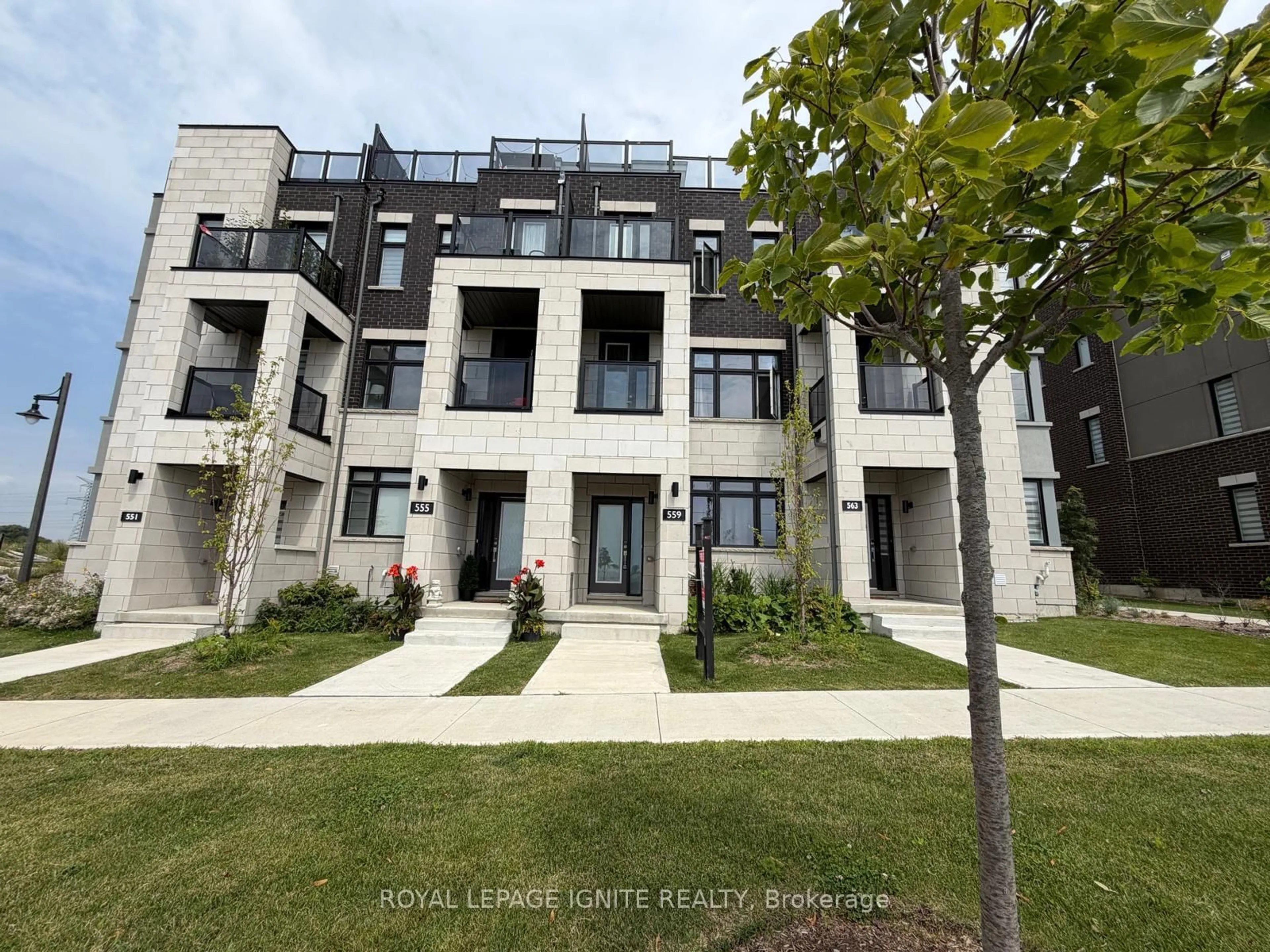 A pic from outside/outdoor area/front of a property/back of a property/a pic from drone, street for 559 Port Darlington Rd, Clarington Ontario L1C 7E9