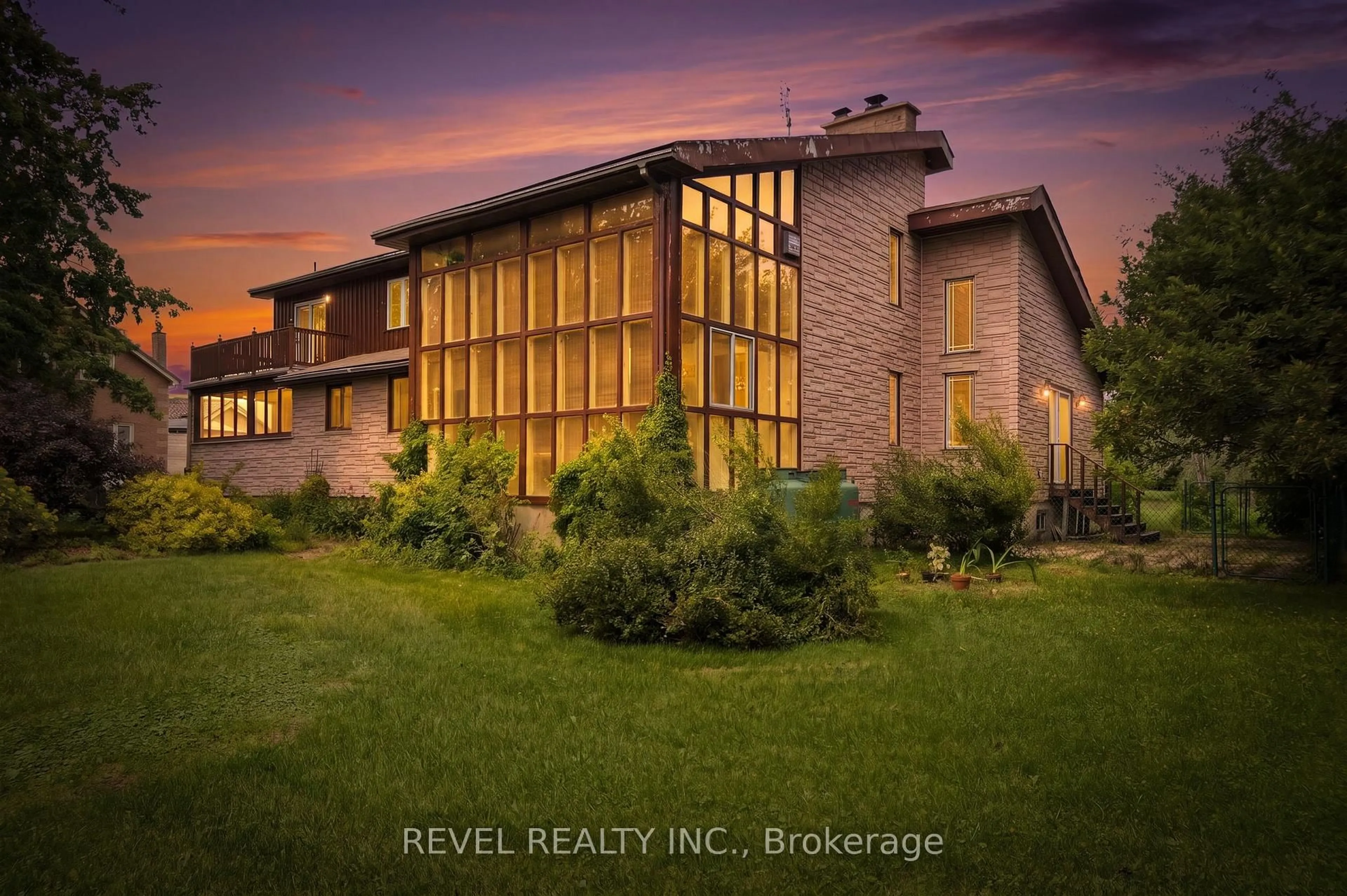 Unknown for 17 Ontoro Blvd, Ajax Ontario L1Z 1X6