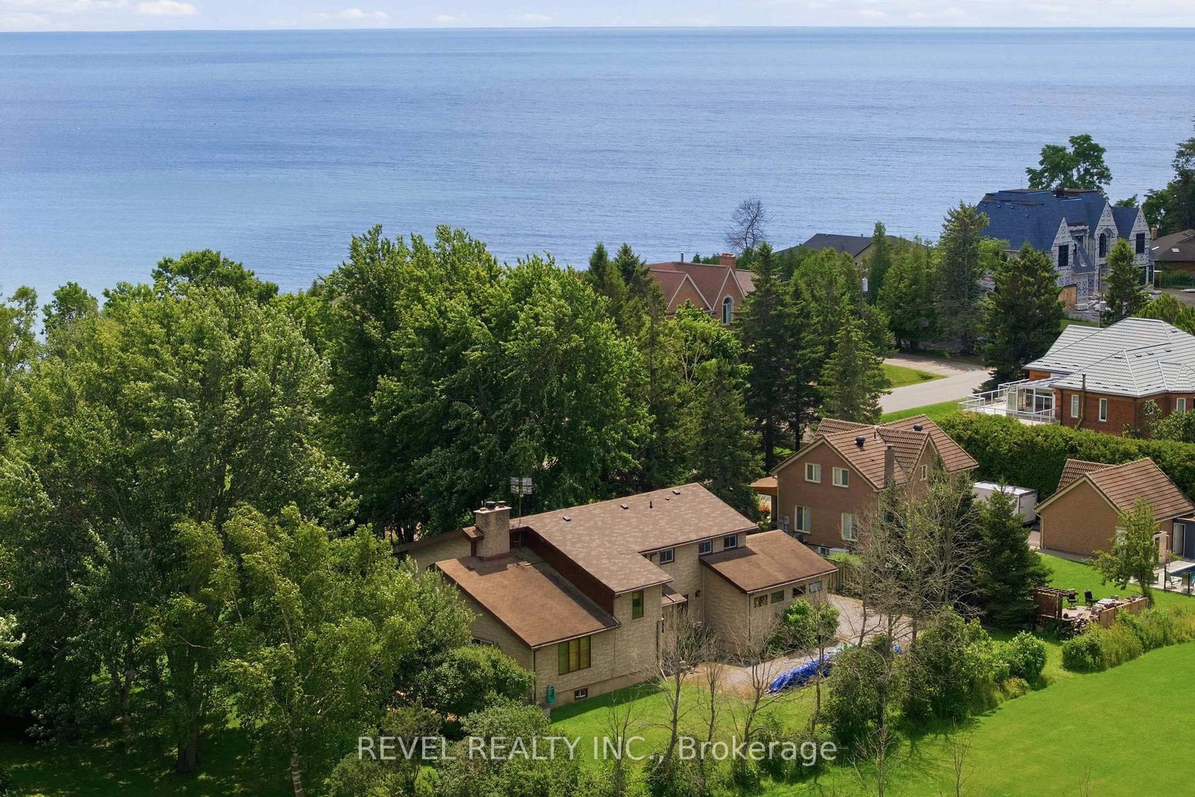A pic from outside/outdoor area/front of a property/back of a property/a pic from drone, water/lake/river/ocean view for 17 Ontoro Blvd, Ajax Ontario L1Z 1X6