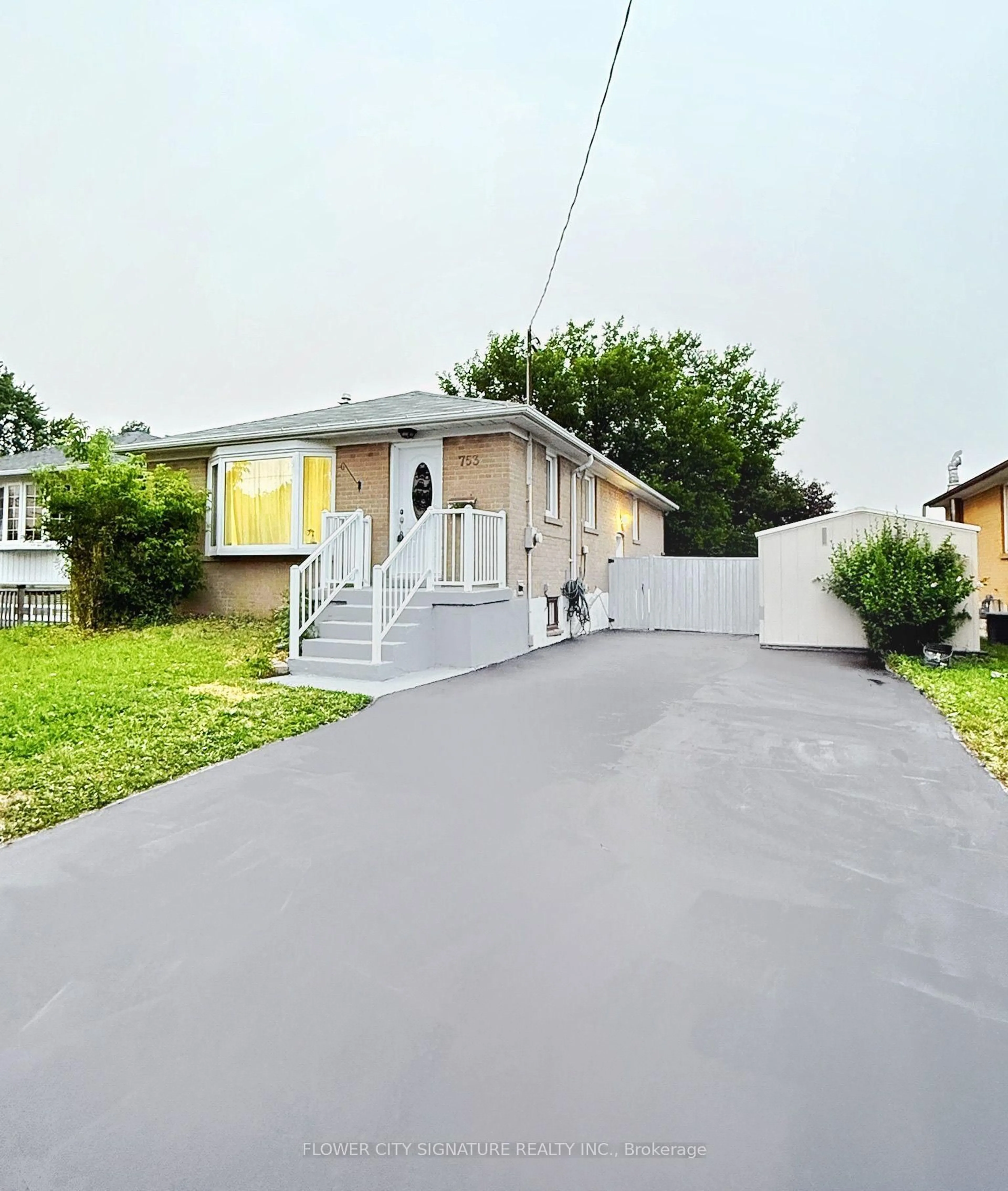 Home with vinyl exterior material, street for 753 Scarborough Golf Club Rd, Toronto Ontario M1G 1H9