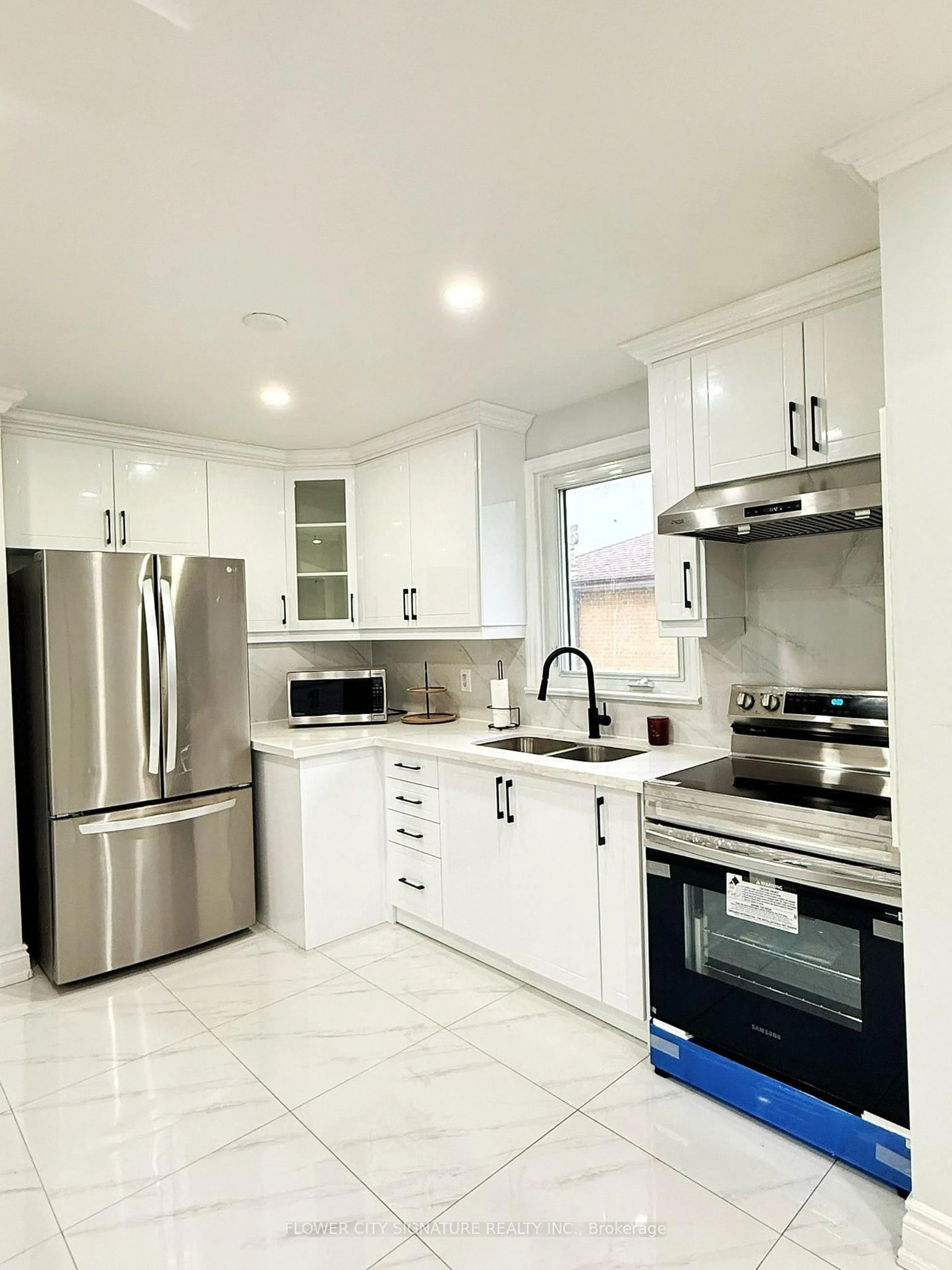Open concept kitchen, ceramic/tile floor for 753 Scarborough Golf Club Rd, Toronto Ontario M1G 1H9