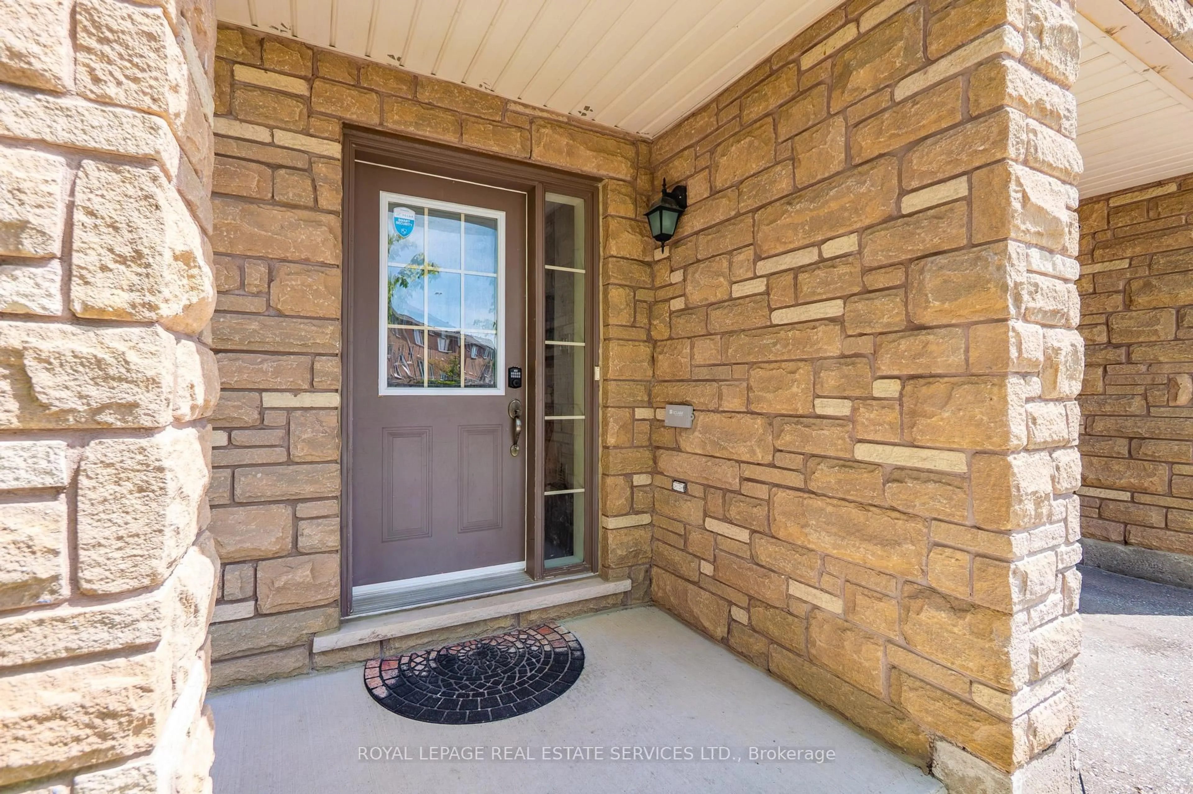 Indoor entryway for 61 Pidgeon St, Toronto Ontario M1L 0C8