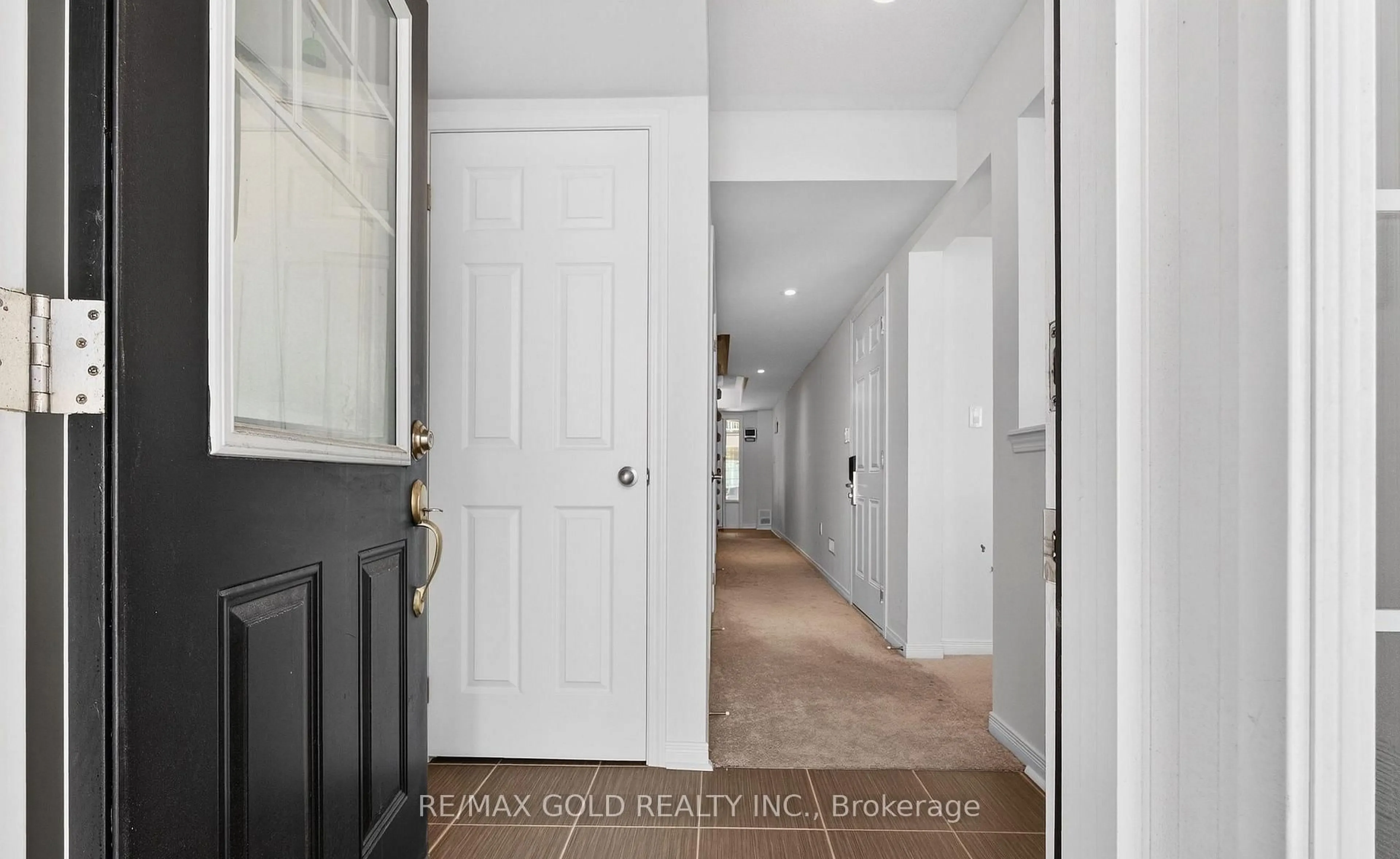 Indoor entryway for 846 Atwater Path, Oshawa Ontario L1J 0E8
