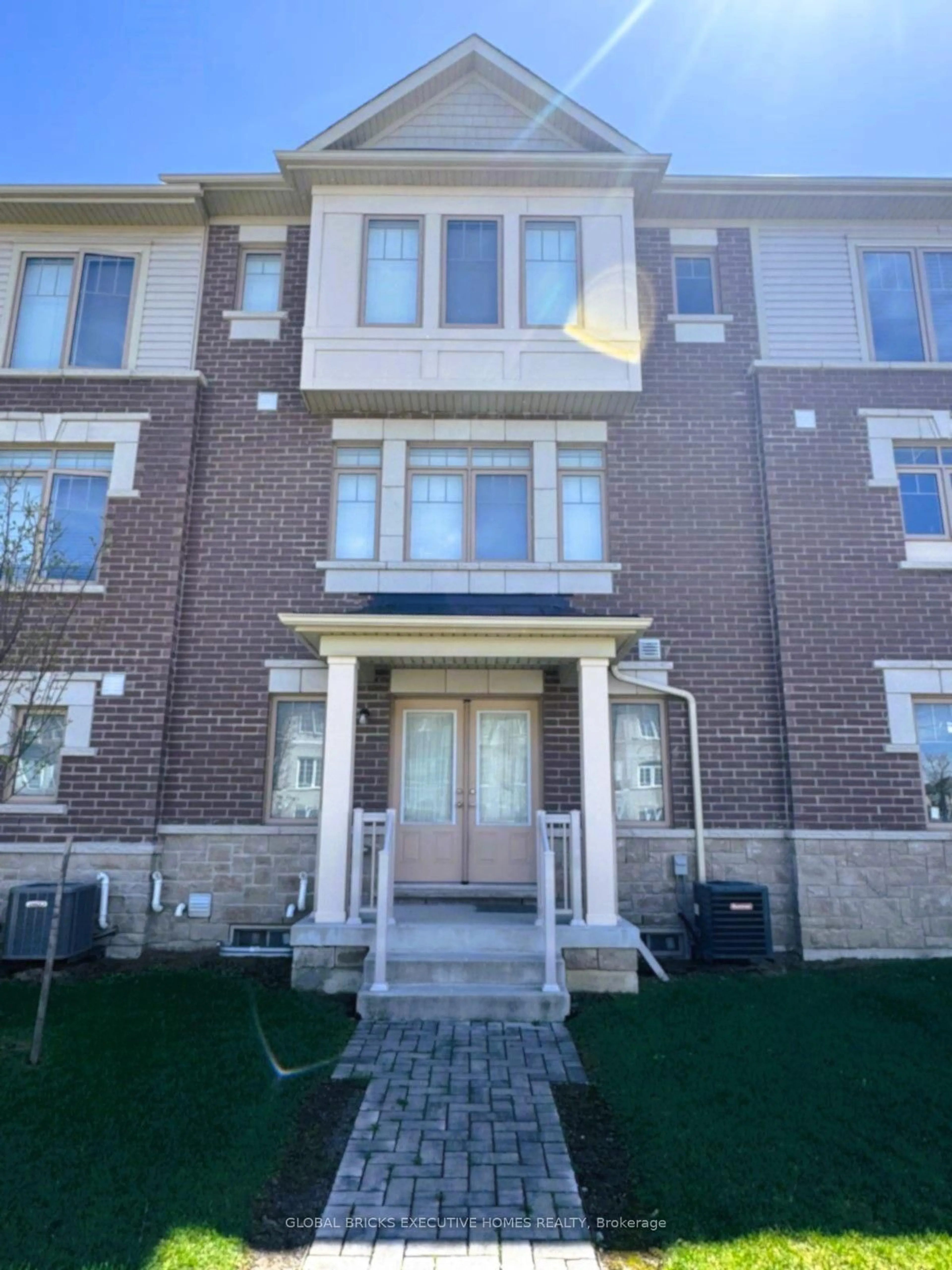 Home with brick exterior material, street for 42 Ambereen Pl, Clarington Ontario L1C 7H5