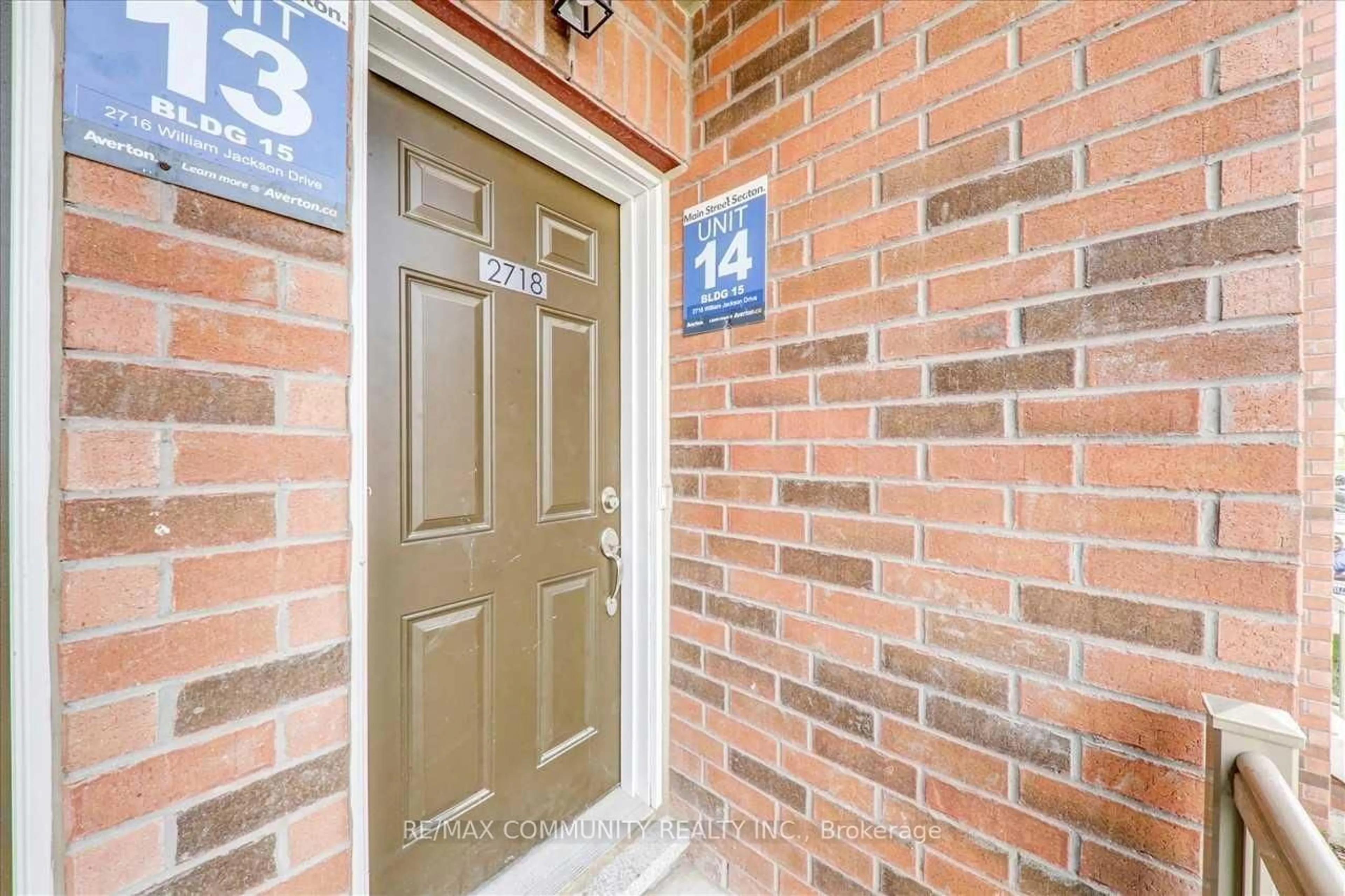 Indoor entryway for 2718 William Jackson Dr, Pickering Ontario L1X 0E6