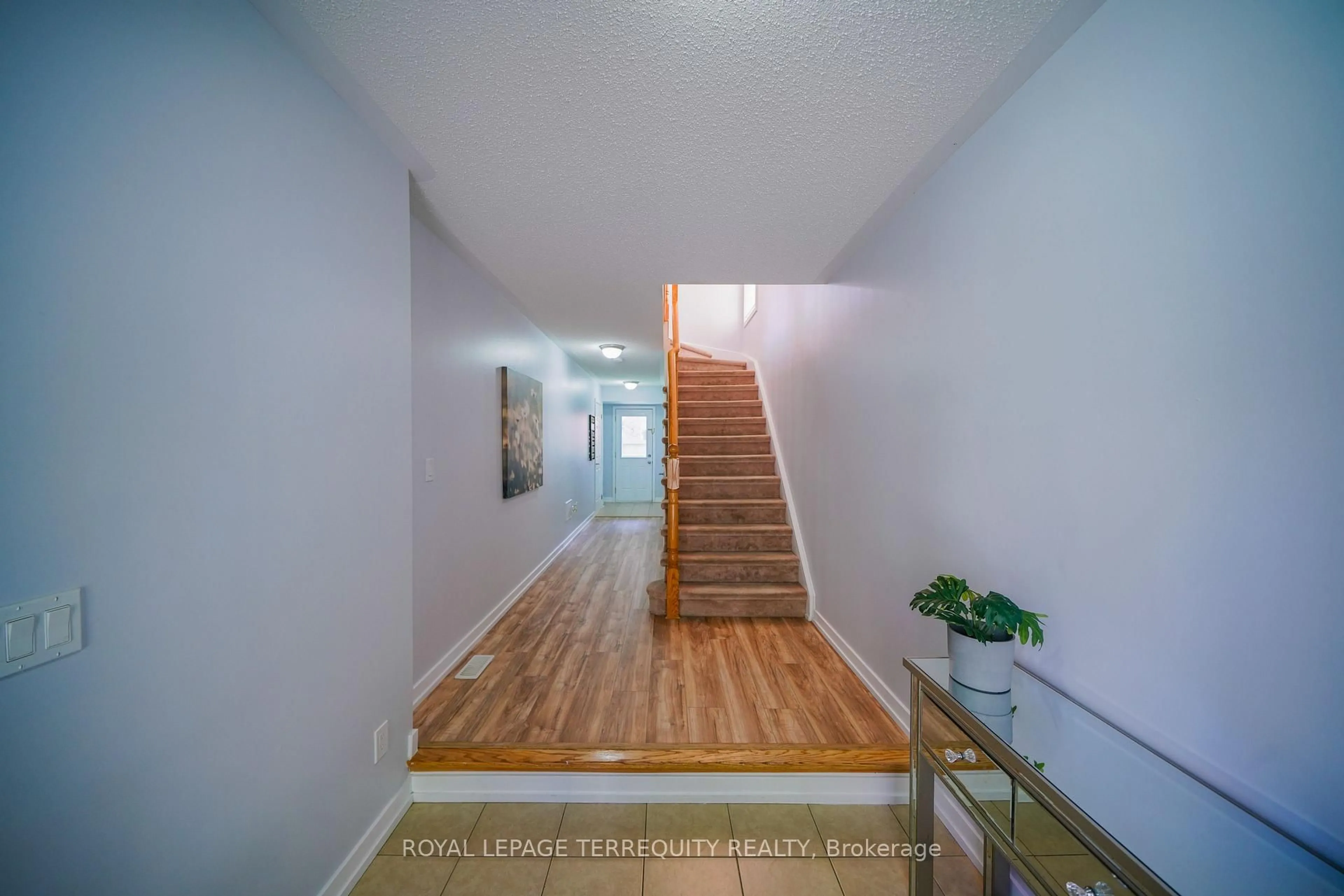 Indoor entryway for 1299 Glenanna Rd #24, Pickering Ontario L1V 0C9