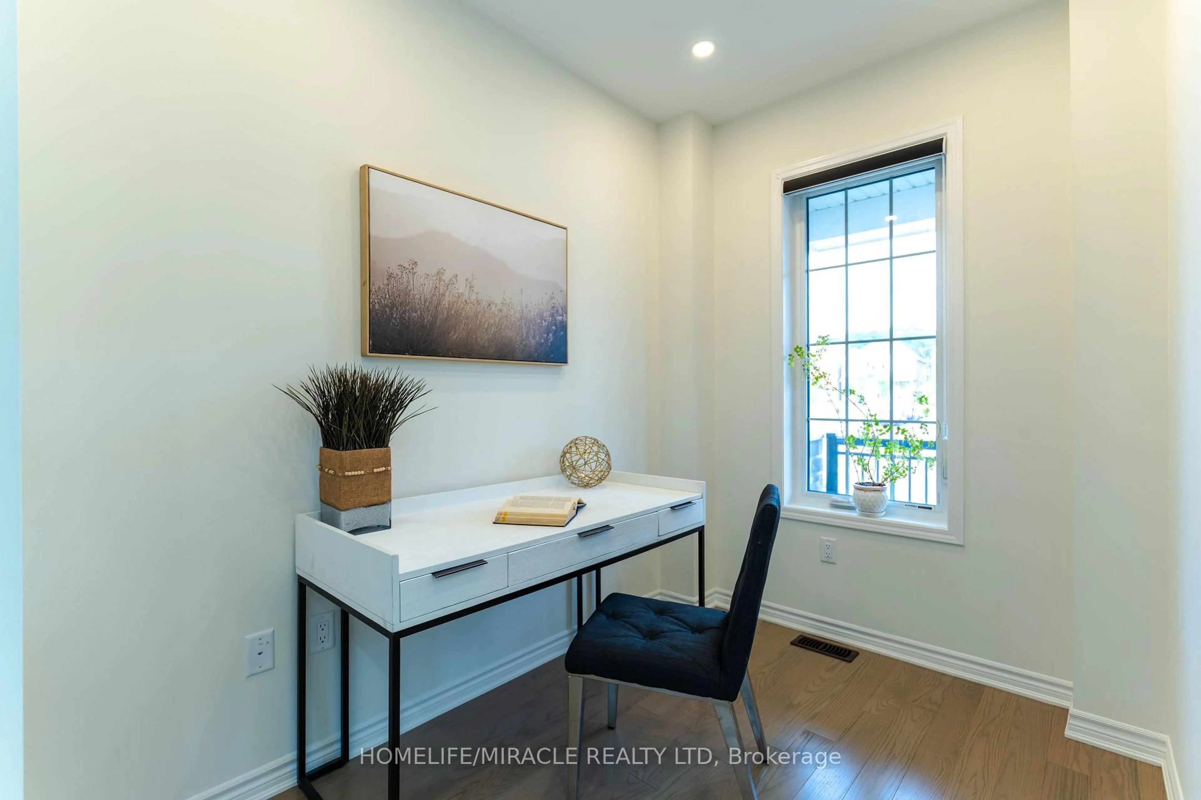 A pic of a room for 3059 Hollyberry Tr, Pickering Ontario L1X 0N5