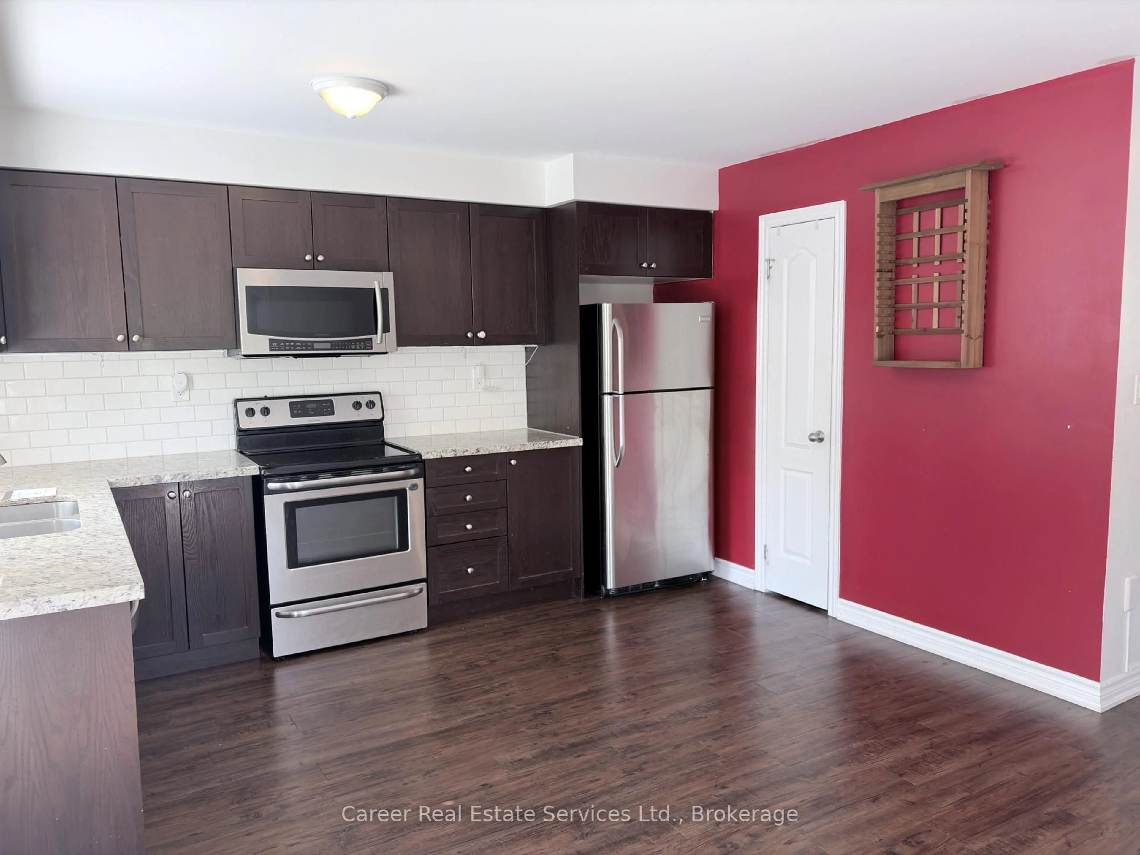 Standard kitchen, wood/laminate floor for 7 Ken Bromley Lane, Clarington Ontario L1C 0S4