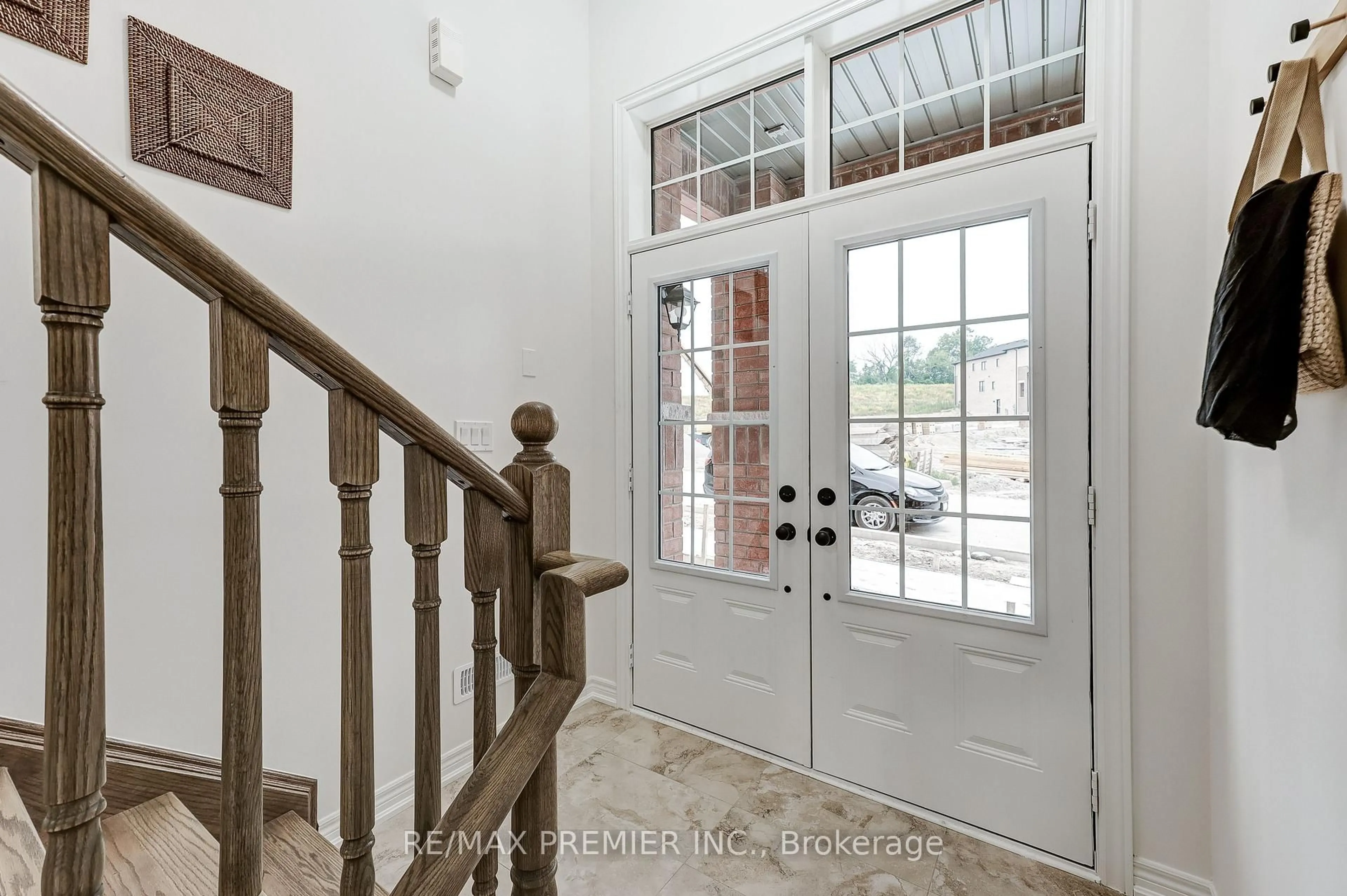 Indoor entryway for 1259 Winding Woods Tr, Pickering Ontario L1X 0S3