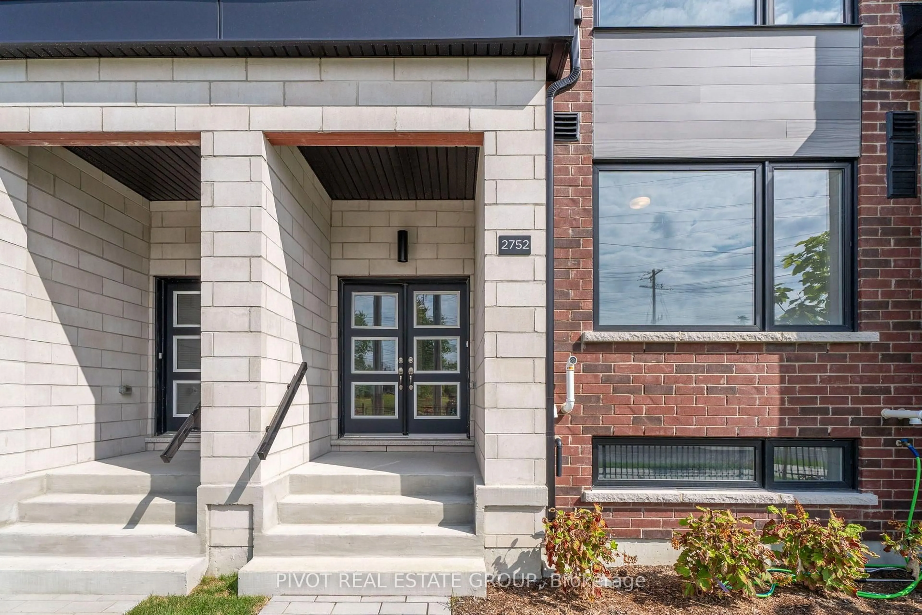 Home with brick exterior material, street for 2752 Lawrence Ave, Toronto Ontario M1P 0G9