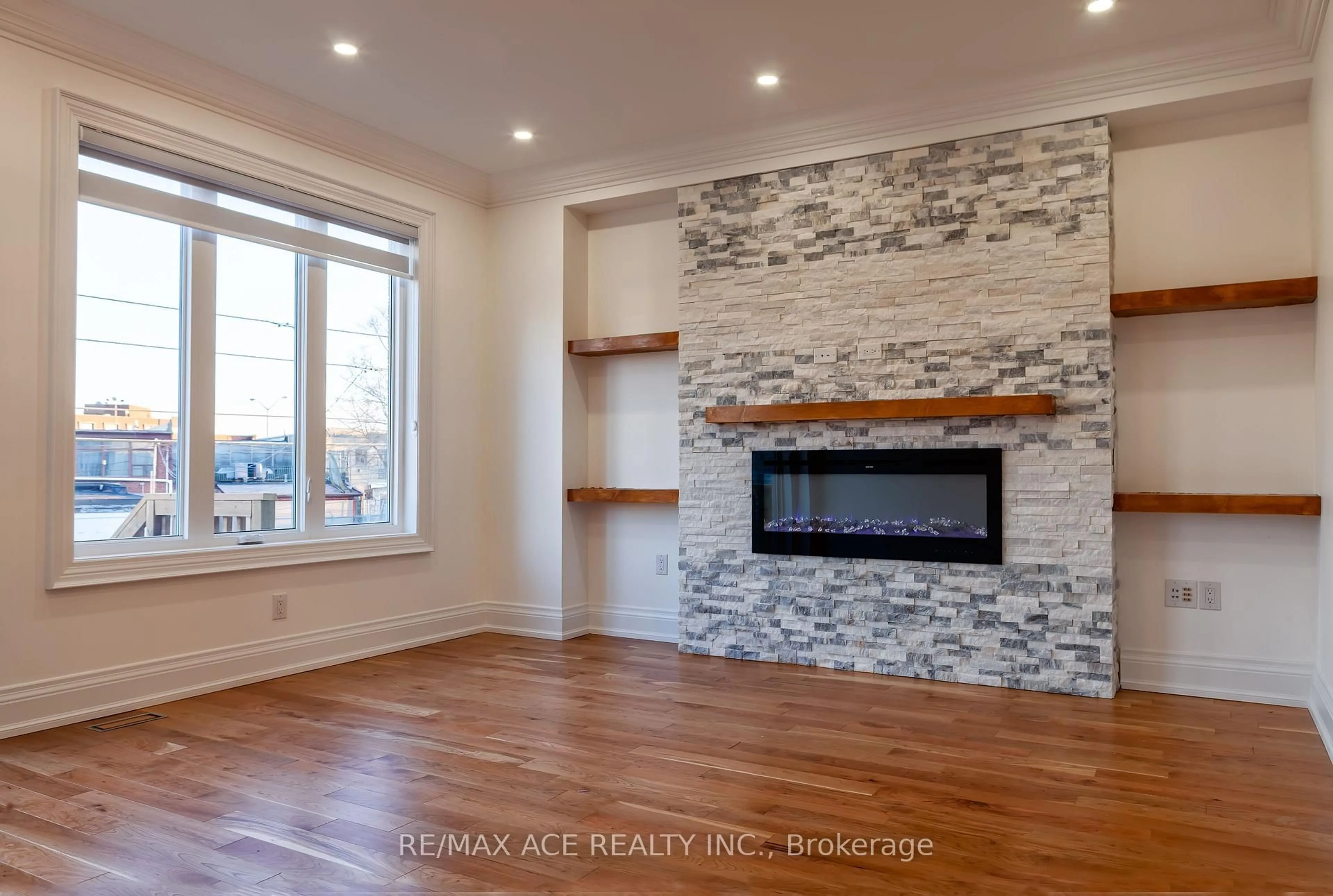 Unknown for 229B Mcintosh St, Toronto Ontario M1N 3Z2