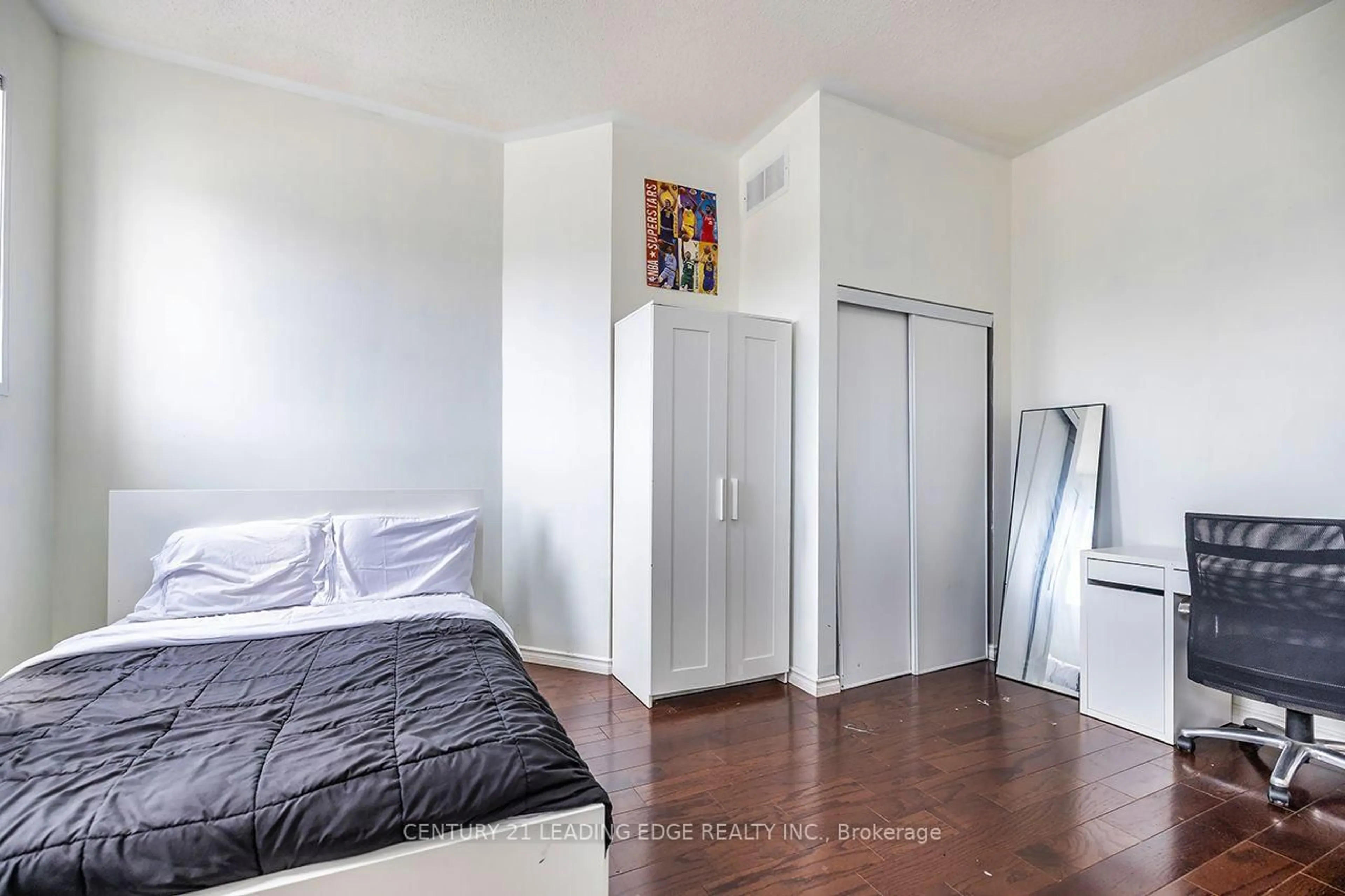 A pic of a room for 14 GUILDWOOD Dr, Clarington Ontario L1C 5E1