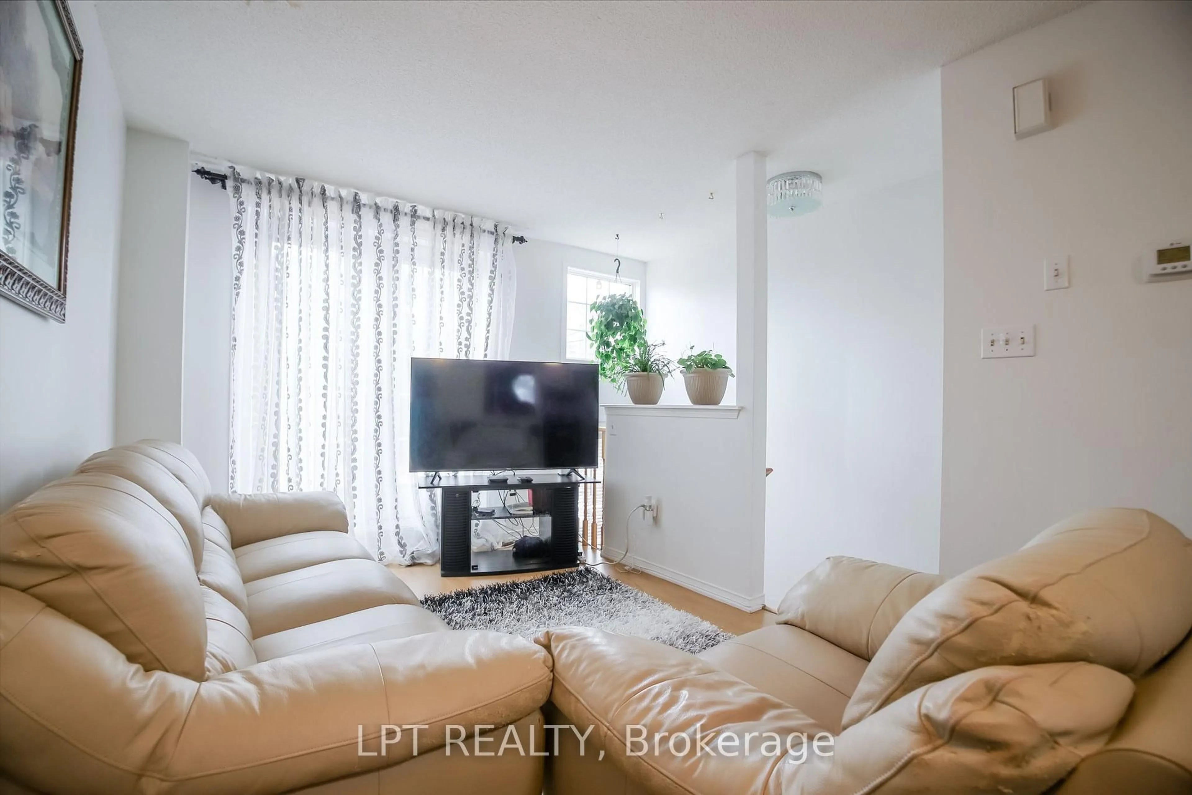 Living room with furniture, unknown for 1378 Meadowvale Rd #36, Toronto Ontario M1B 5Z4