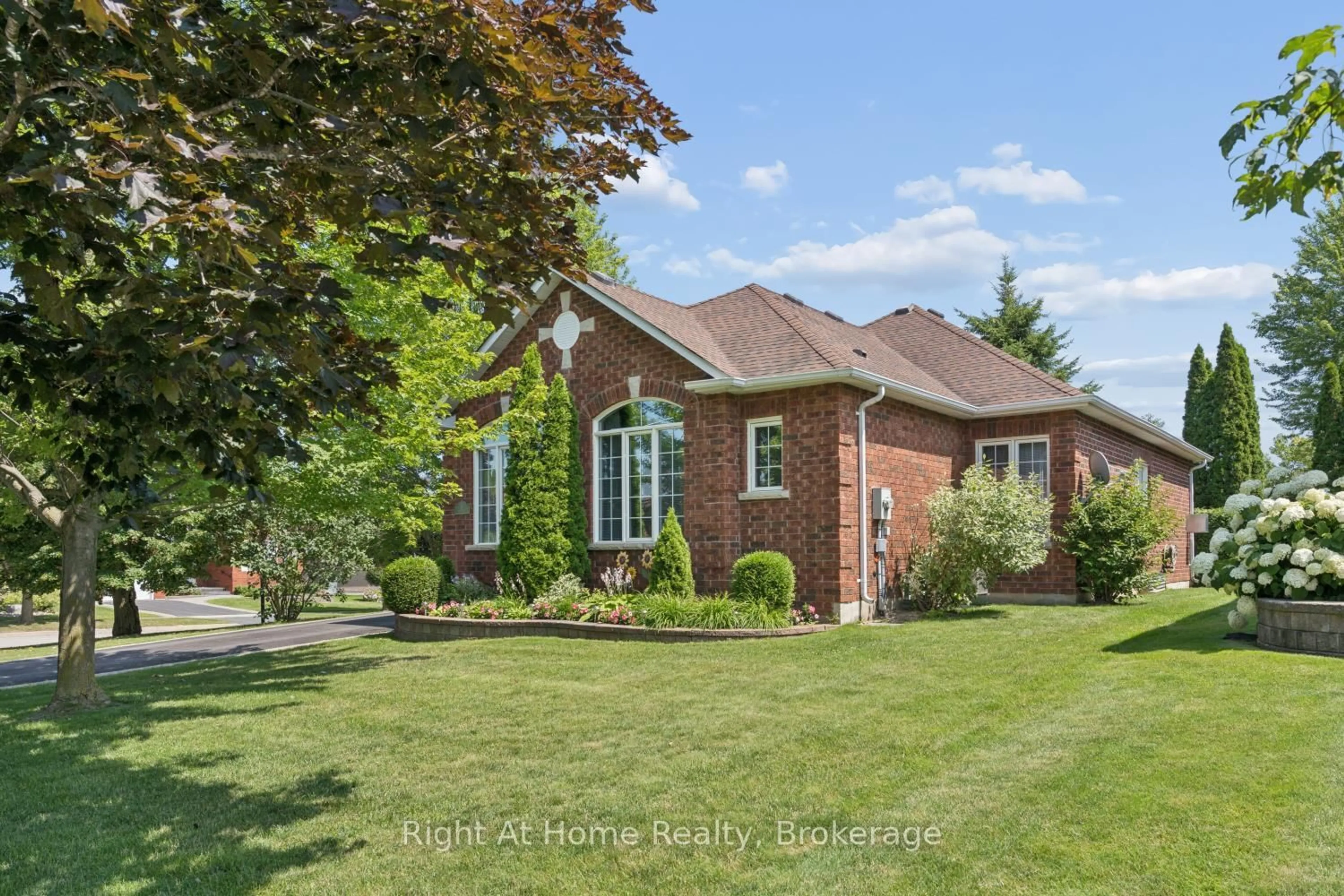 Home with brick exterior material, street for 4 Candlelight Crt, Scugog Ontario L9L 1S1