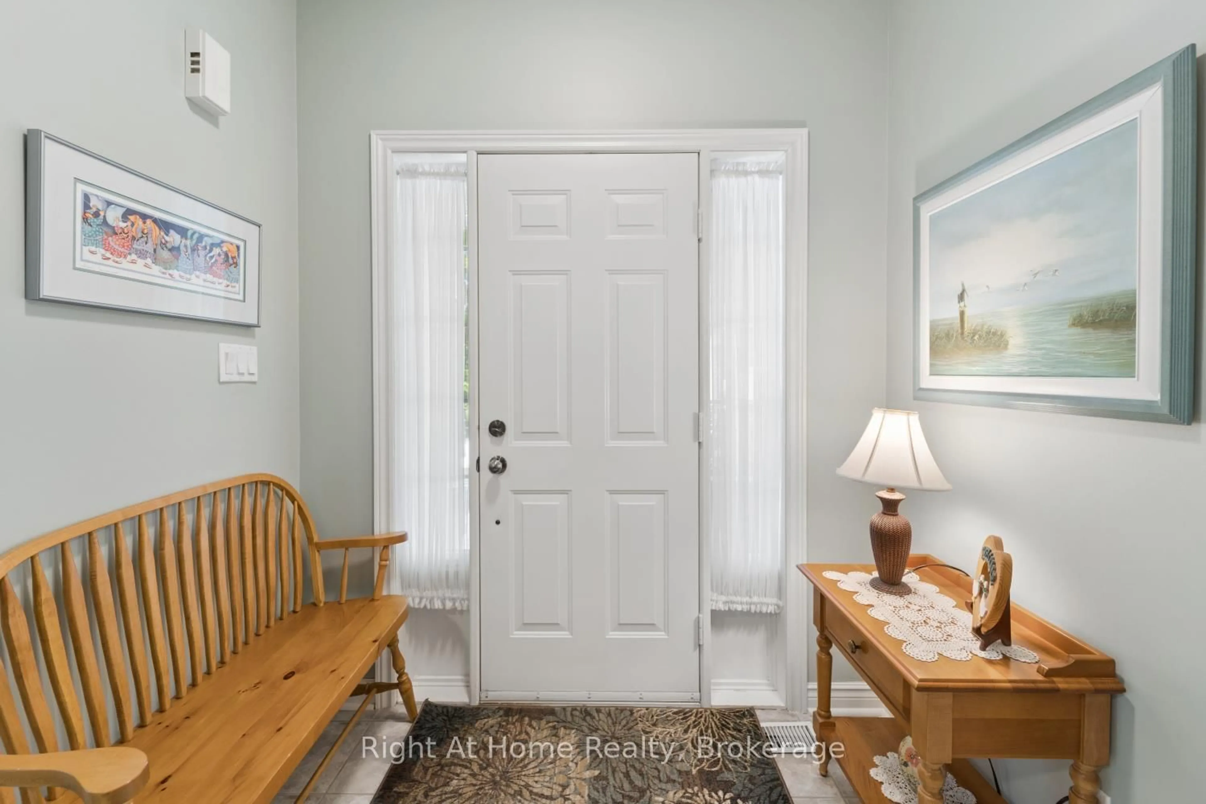 Indoor entryway for 4 Candlelight Crt, Scugog Ontario L9L 1S1