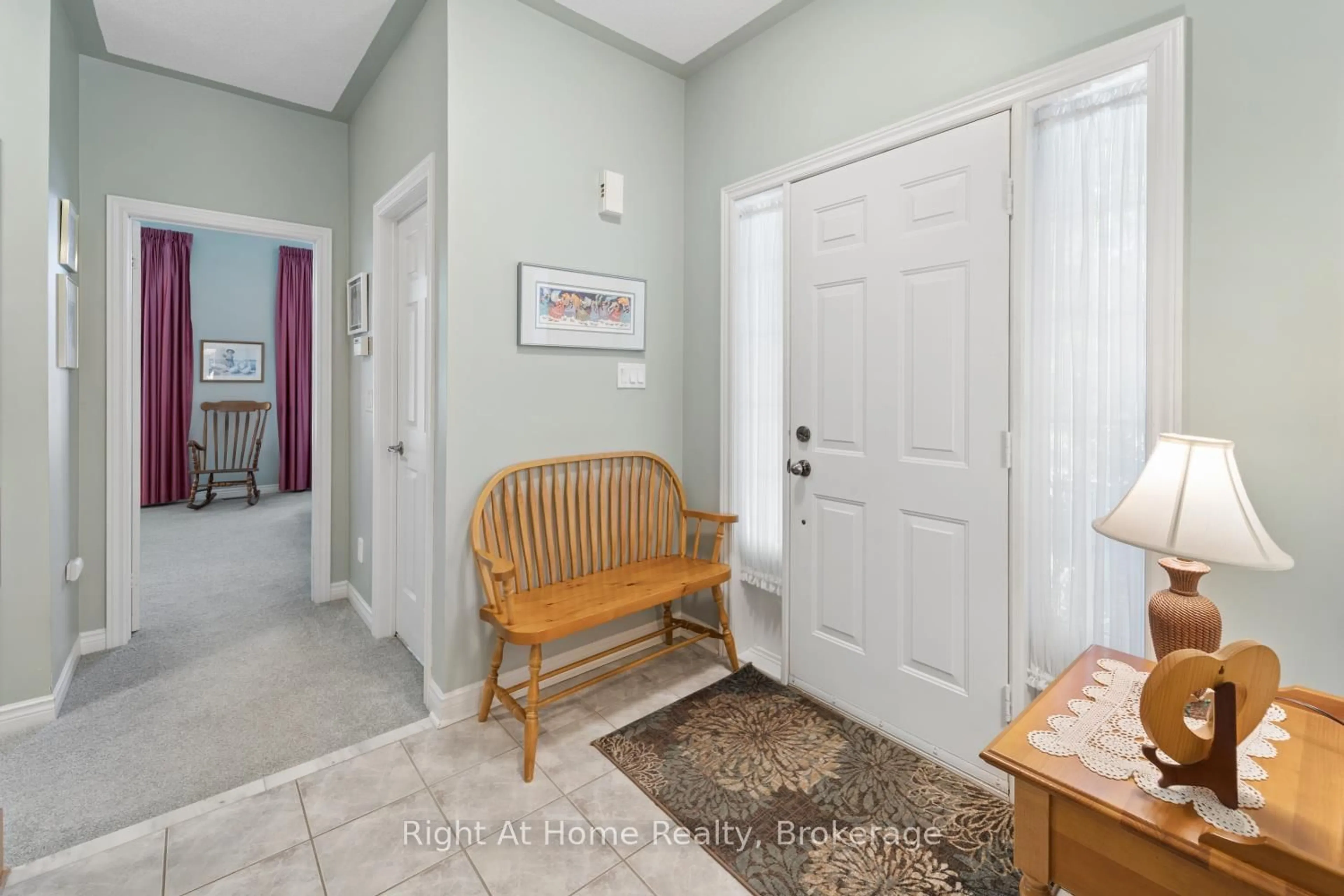 Indoor entryway for 4 Candlelight Crt, Scugog Ontario L9L 1S1