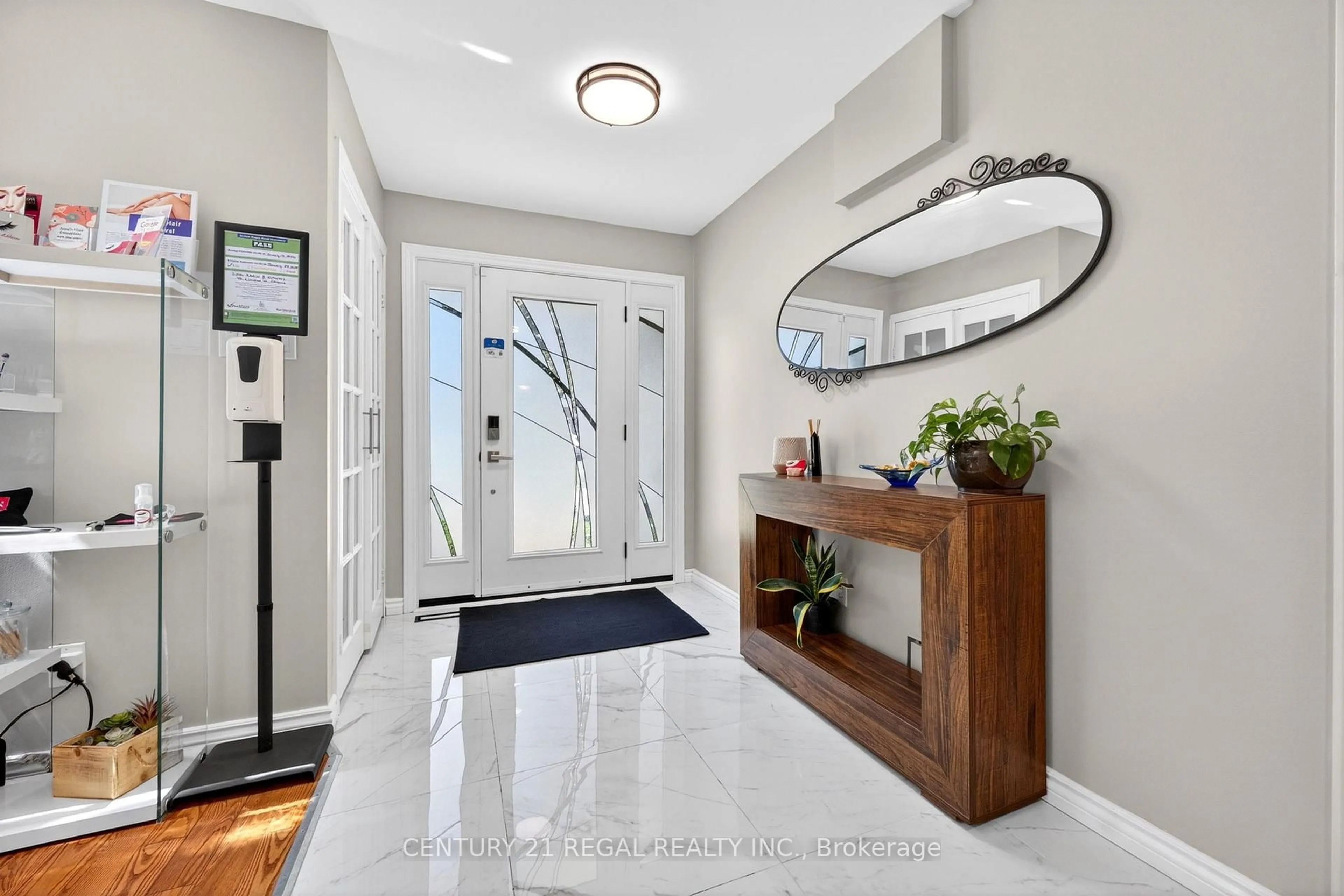 Indoor entryway for 481 Camelot Dr, Oshawa Ontario L1K 1M5