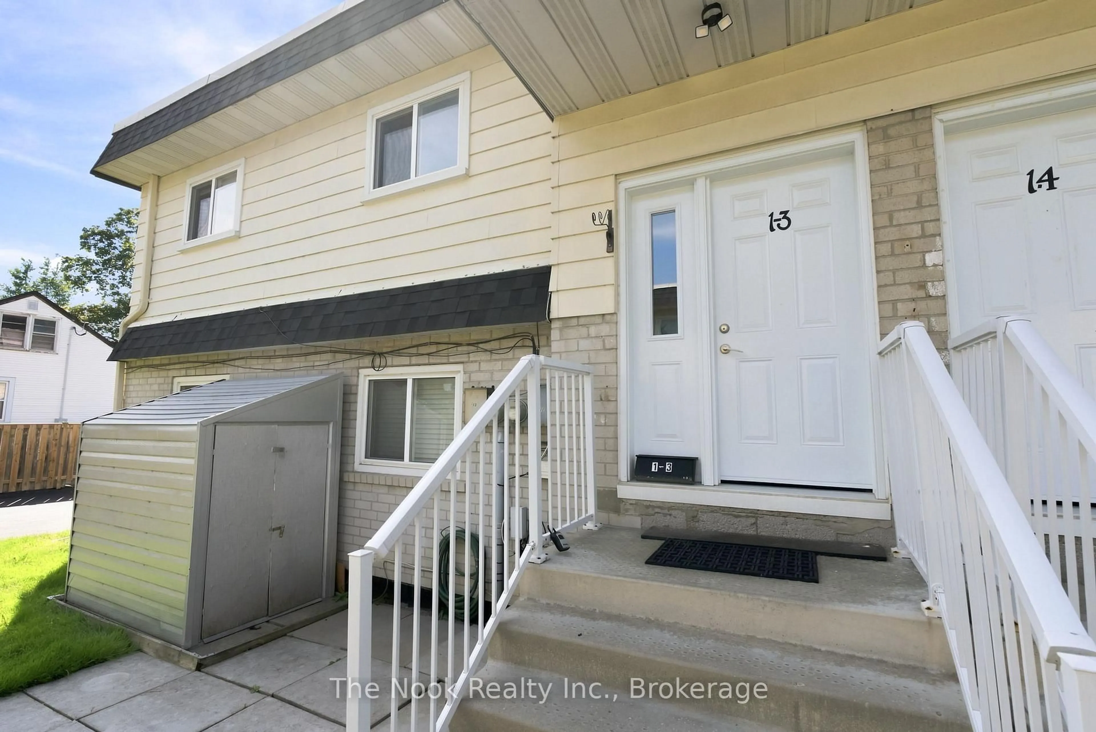 Indoor entryway for 540 Mary St #1-3, Whitby Ontario L1N 2R1