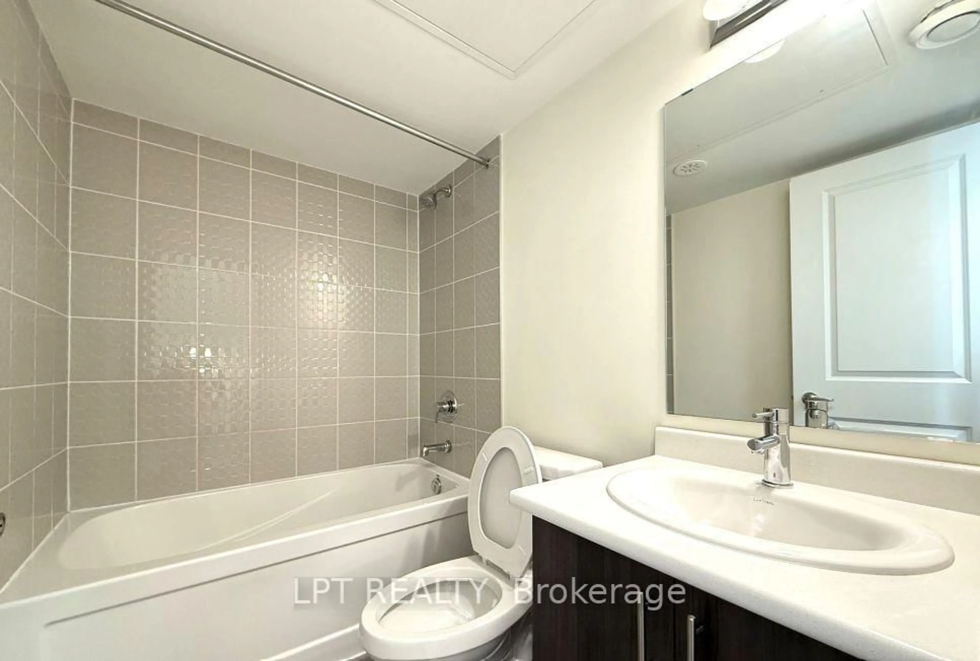 Standard bathroom, ceramic/tile floor for 25 Priya Lane #7, Toronto Ontario M1B 0E8