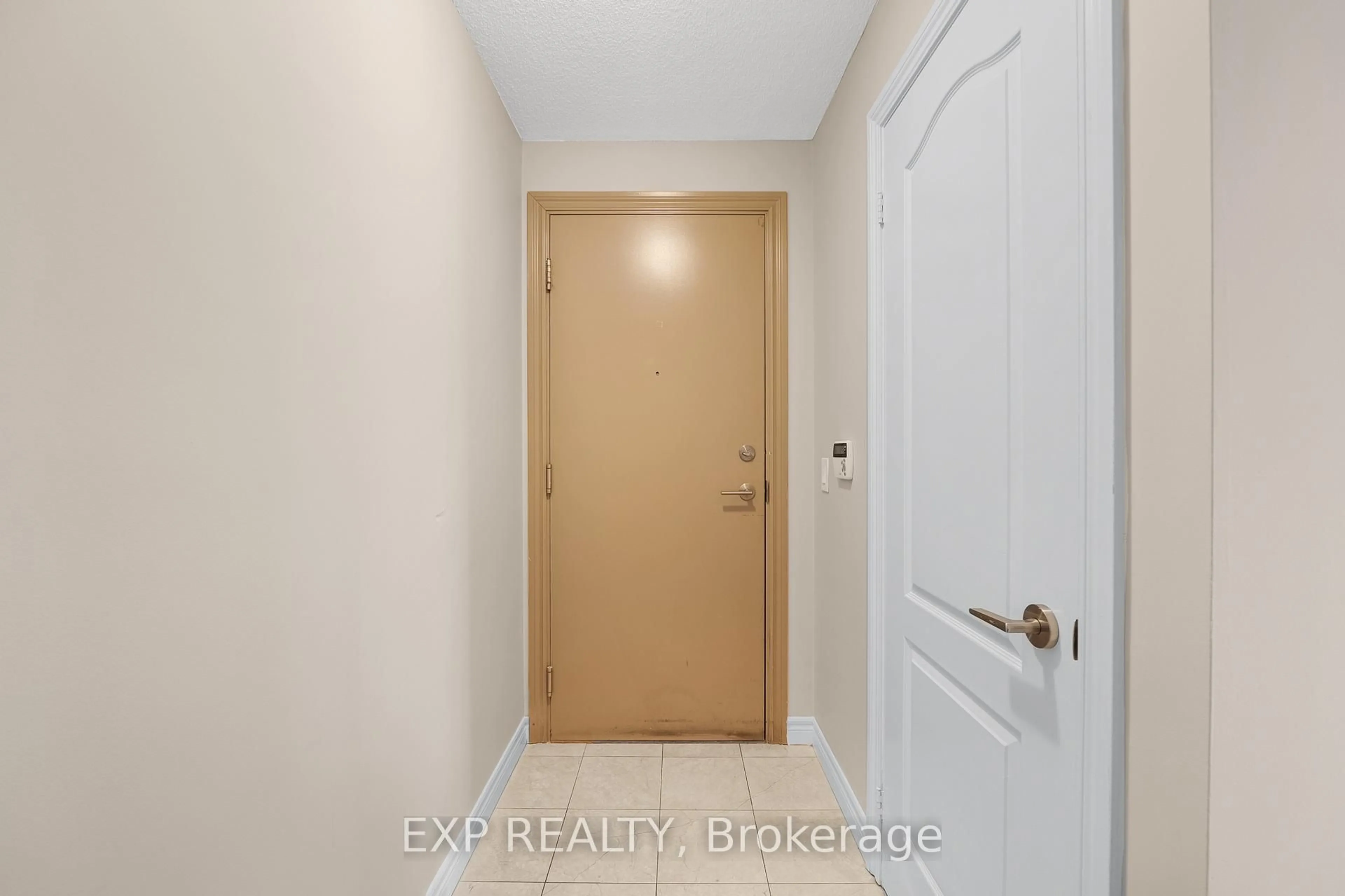 Indoor entryway for 60 Town Centre Crt #407, Toronto Ontario M1P 0B1