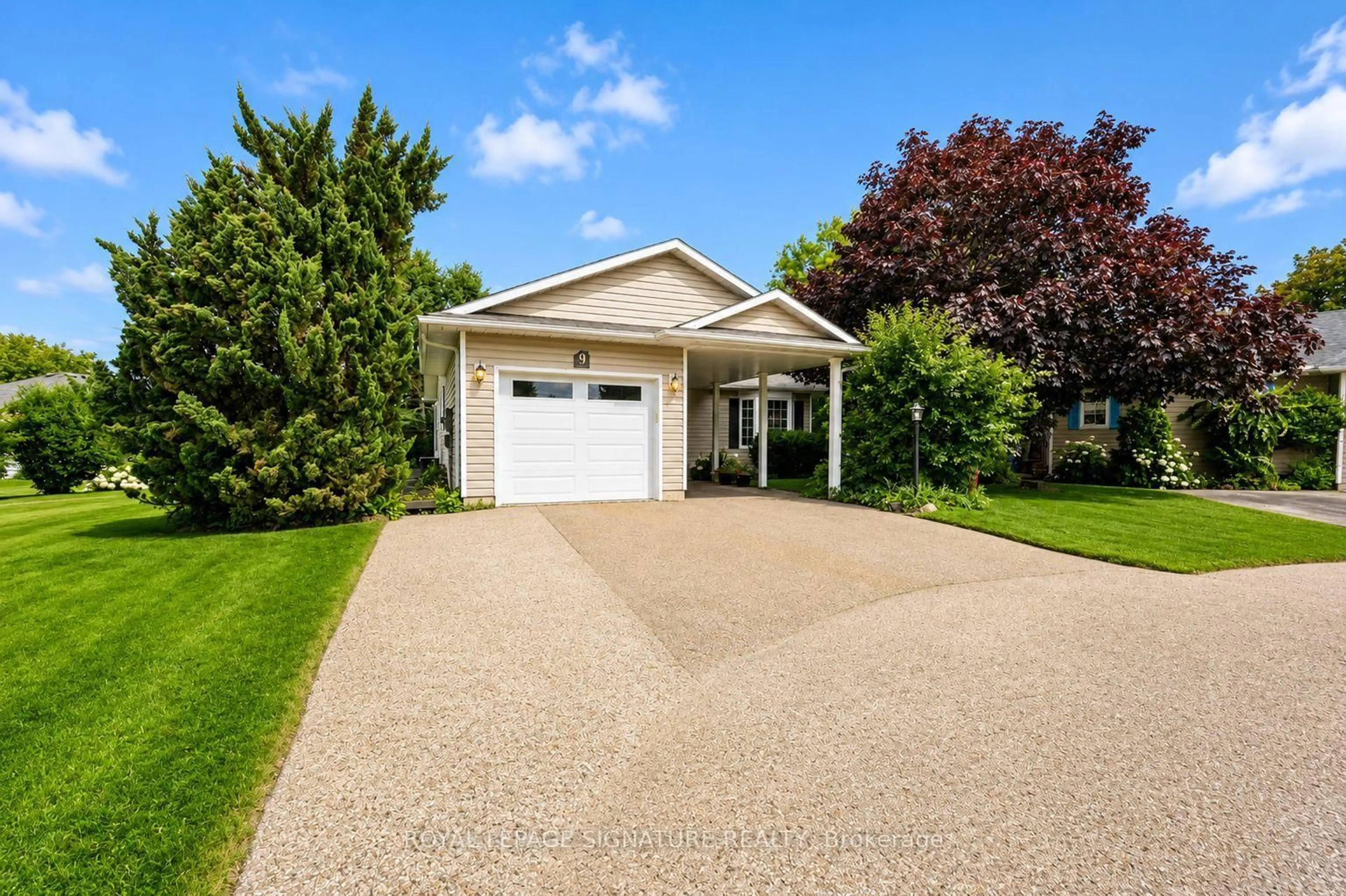 Home with vinyl exterior material, street for 9 Huron Crt, Clarington Ontario L1B 1A2
