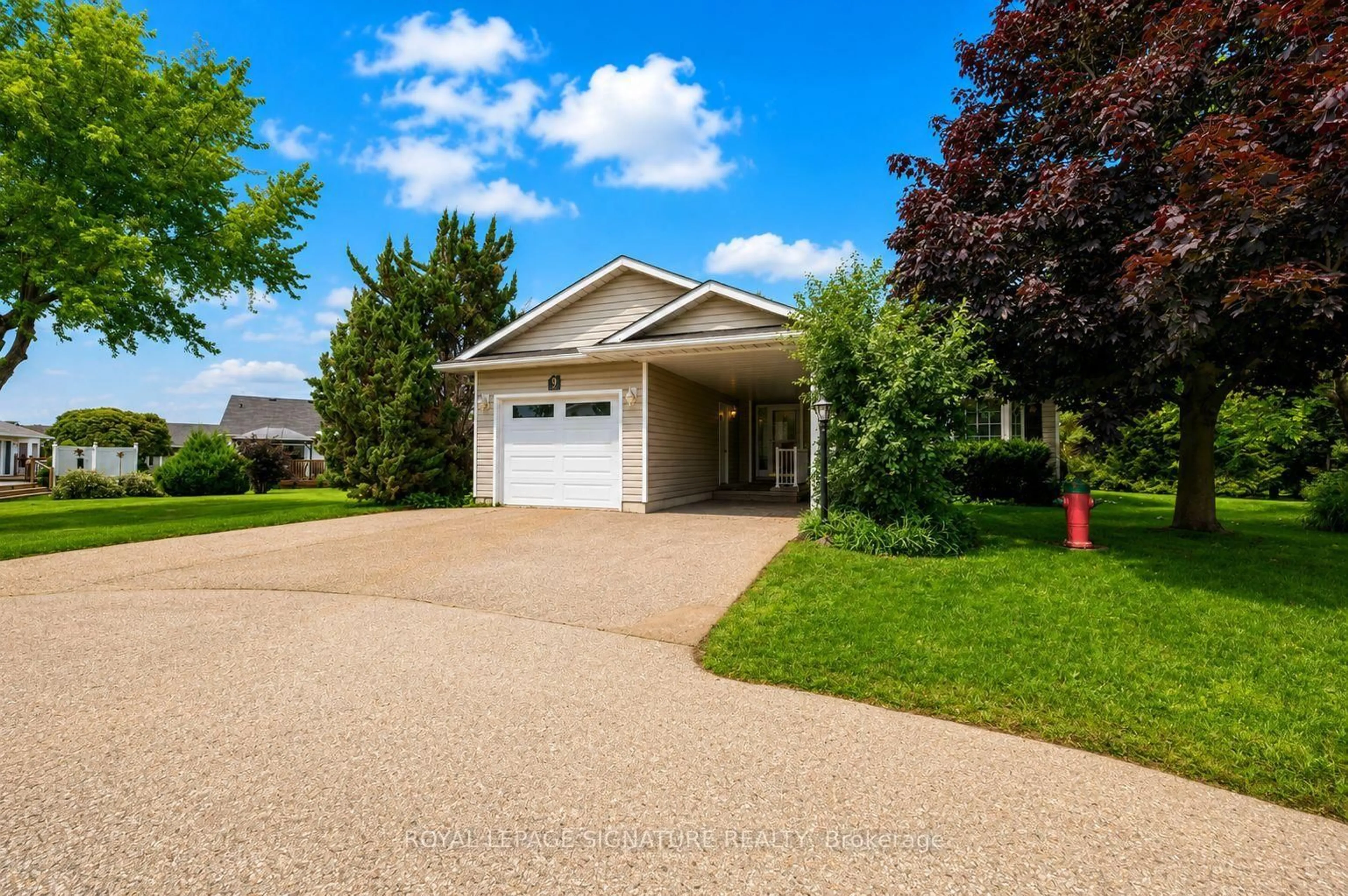 Home with vinyl exterior material, street for 9 Huron Crt, Clarington Ontario L1B 1A2
