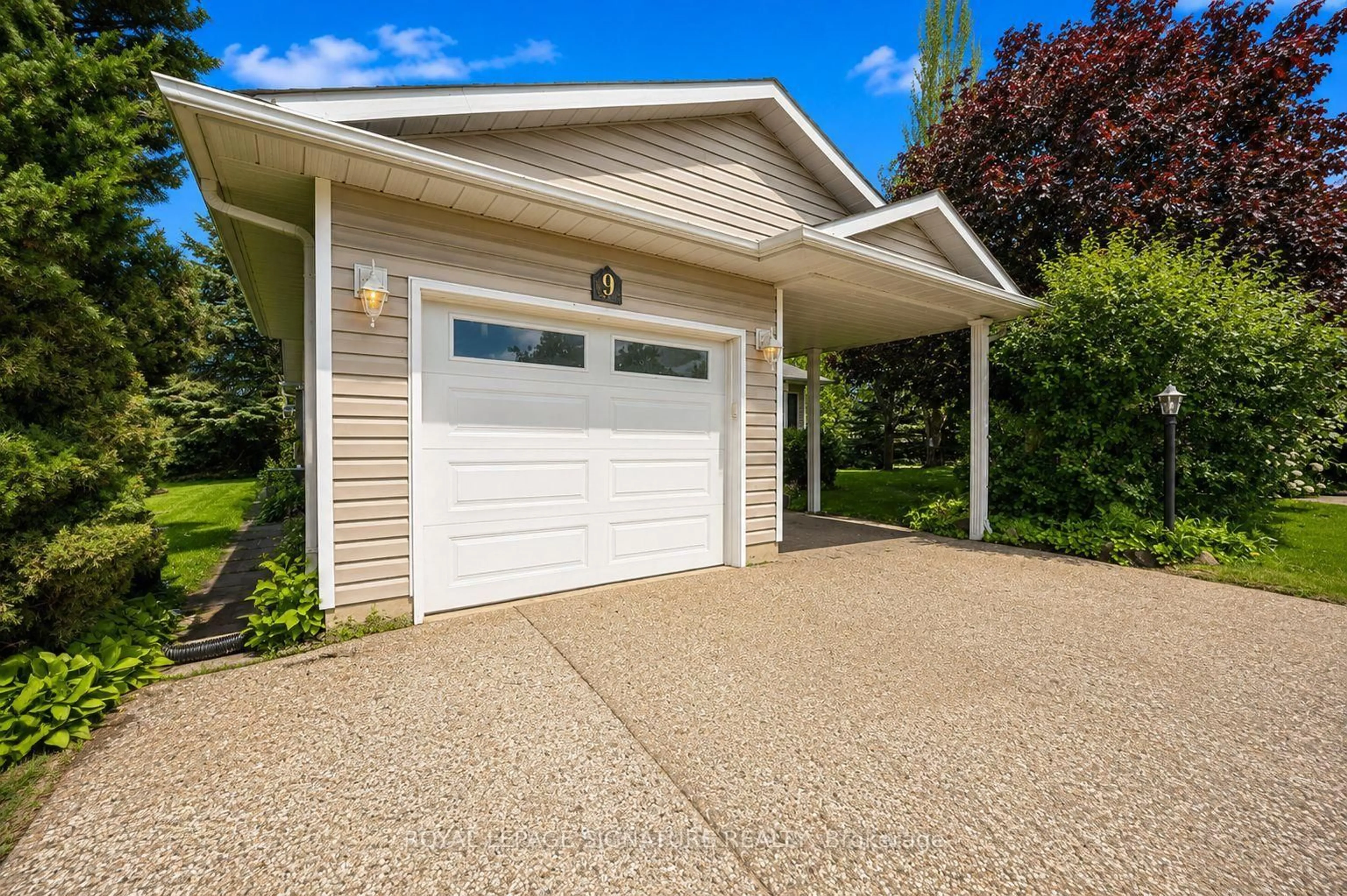 Home with vinyl exterior material, street for 9 Huron Crt, Clarington Ontario L1B 1A2
