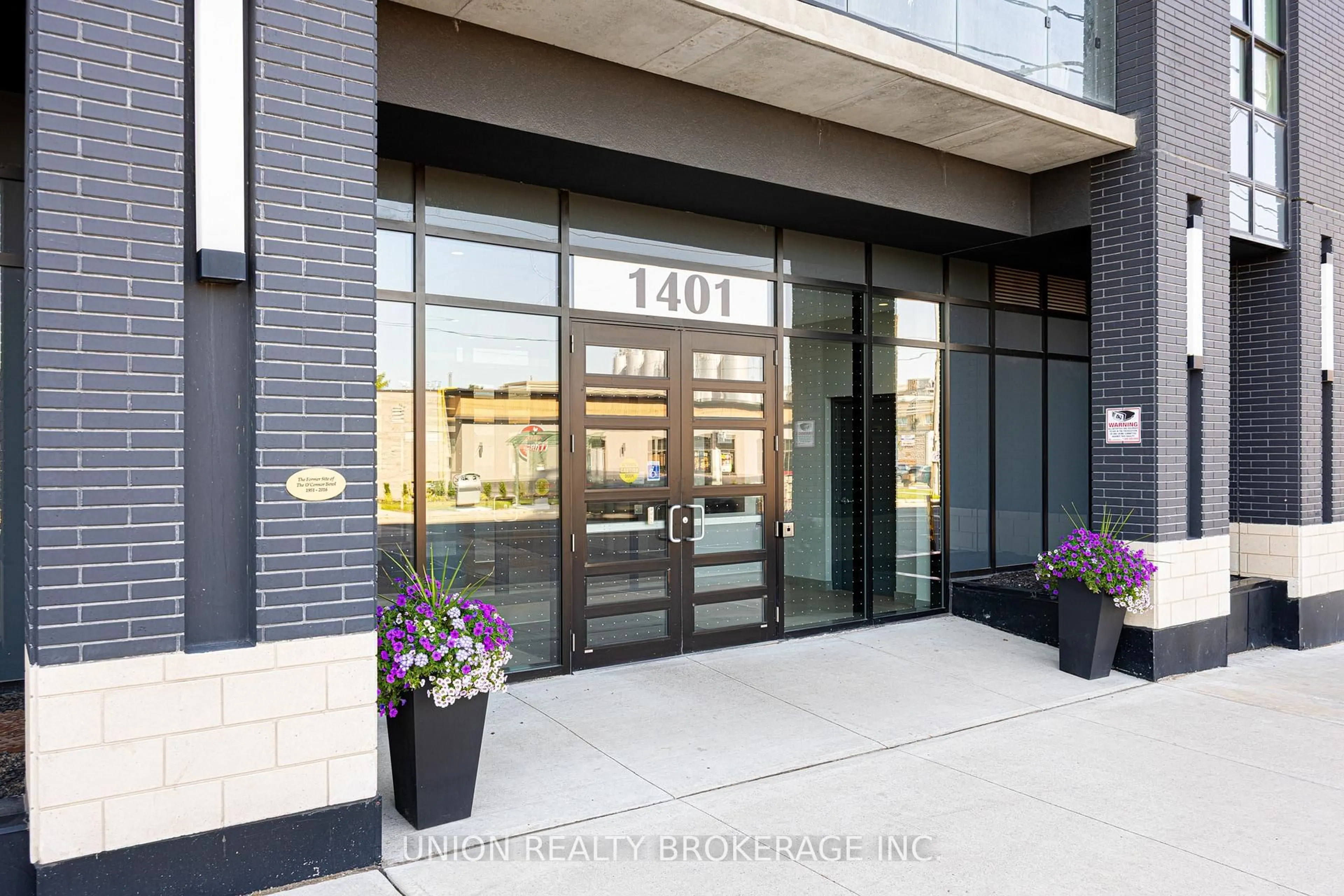 Indoor foyer for 1401 O'Connor Dr #217, Toronto Ontario M4B 2V5
