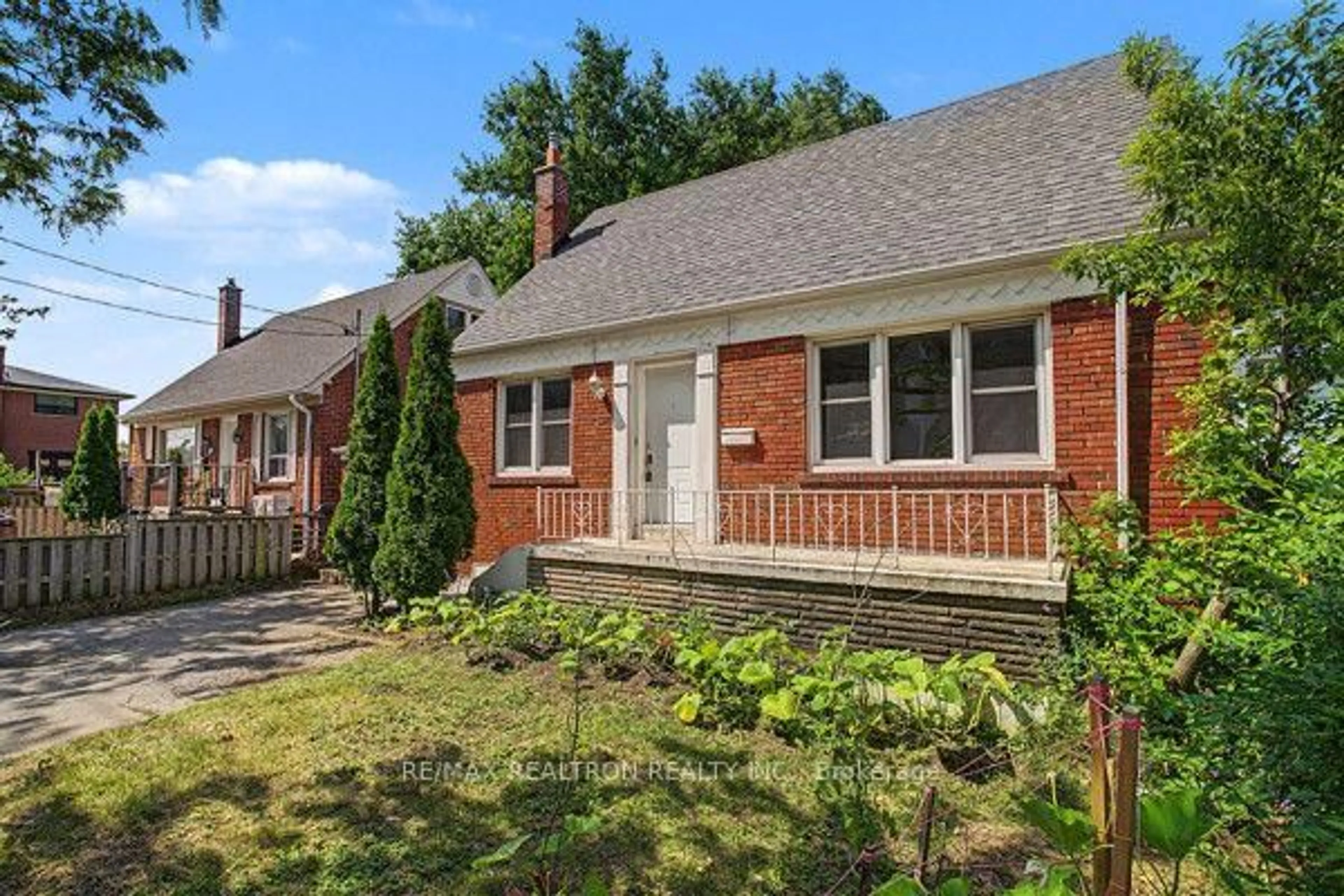 Home with brick exterior material, street for 418 Midland Ave, Toronto Ontario M1N 4A5
