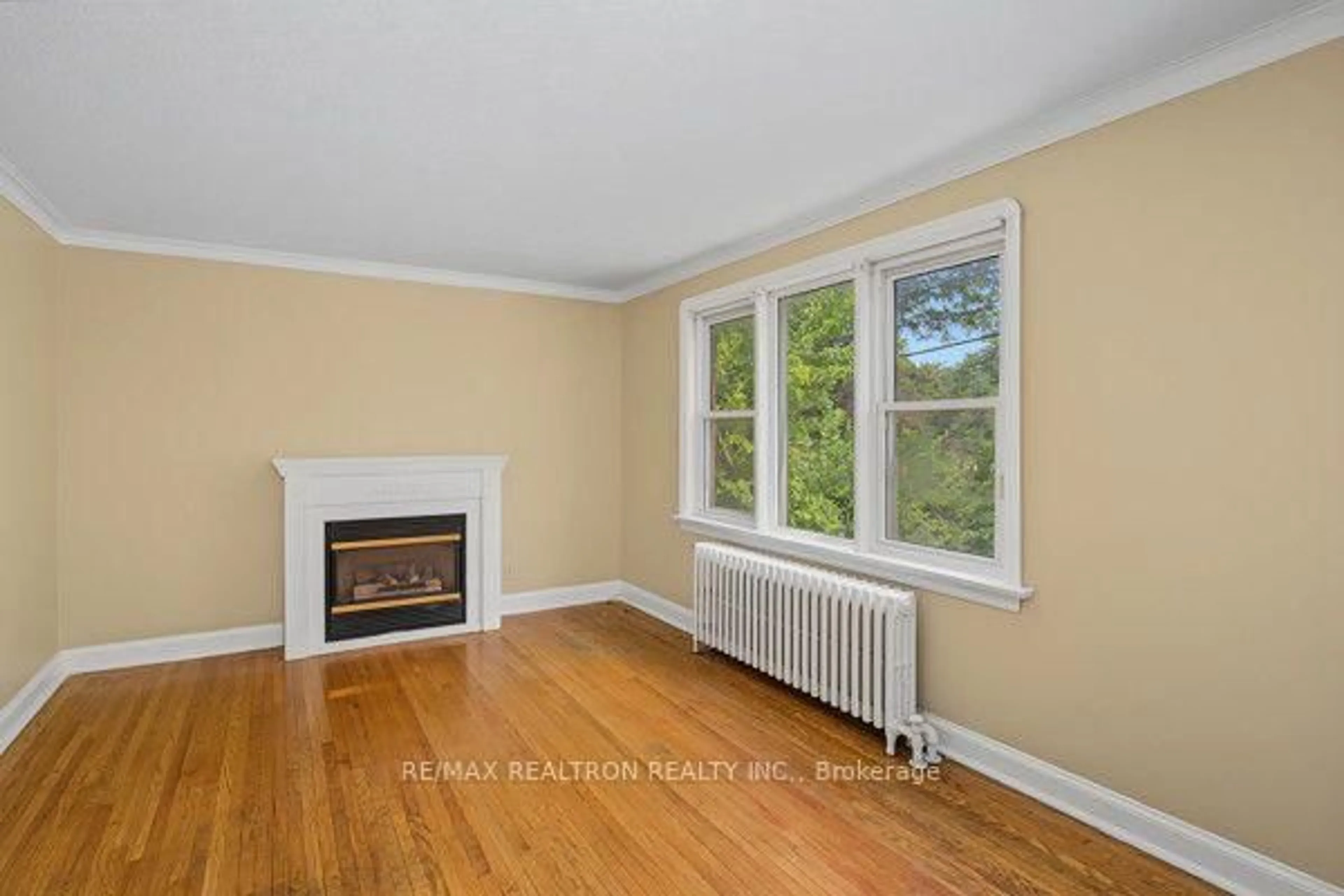 A pic of a room for 418 Midland Ave, Toronto Ontario M1N 4A5