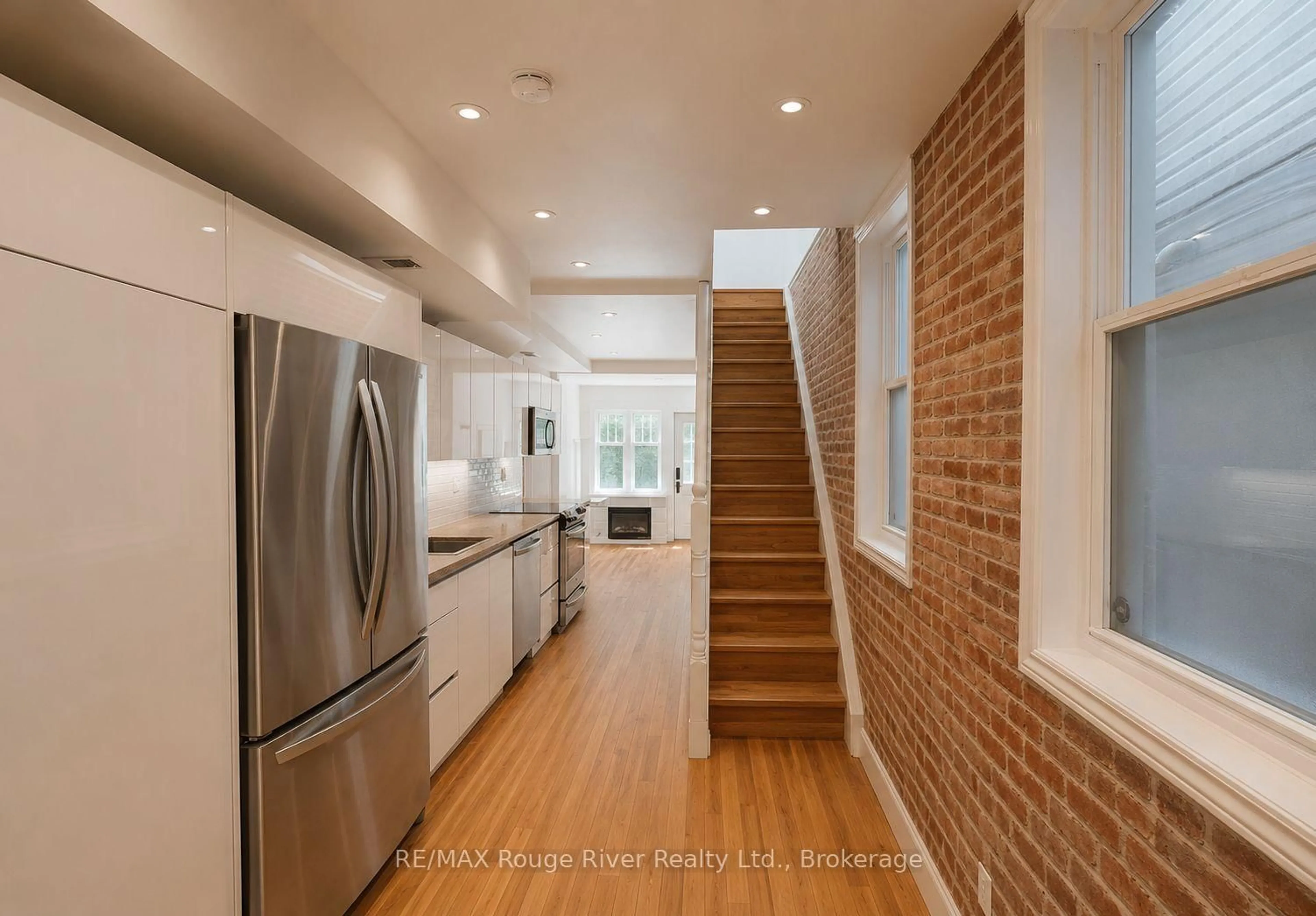 Contemporary kitchen, unknown for 821 Craven Rd, Toronto Ontario M4L 2Z7