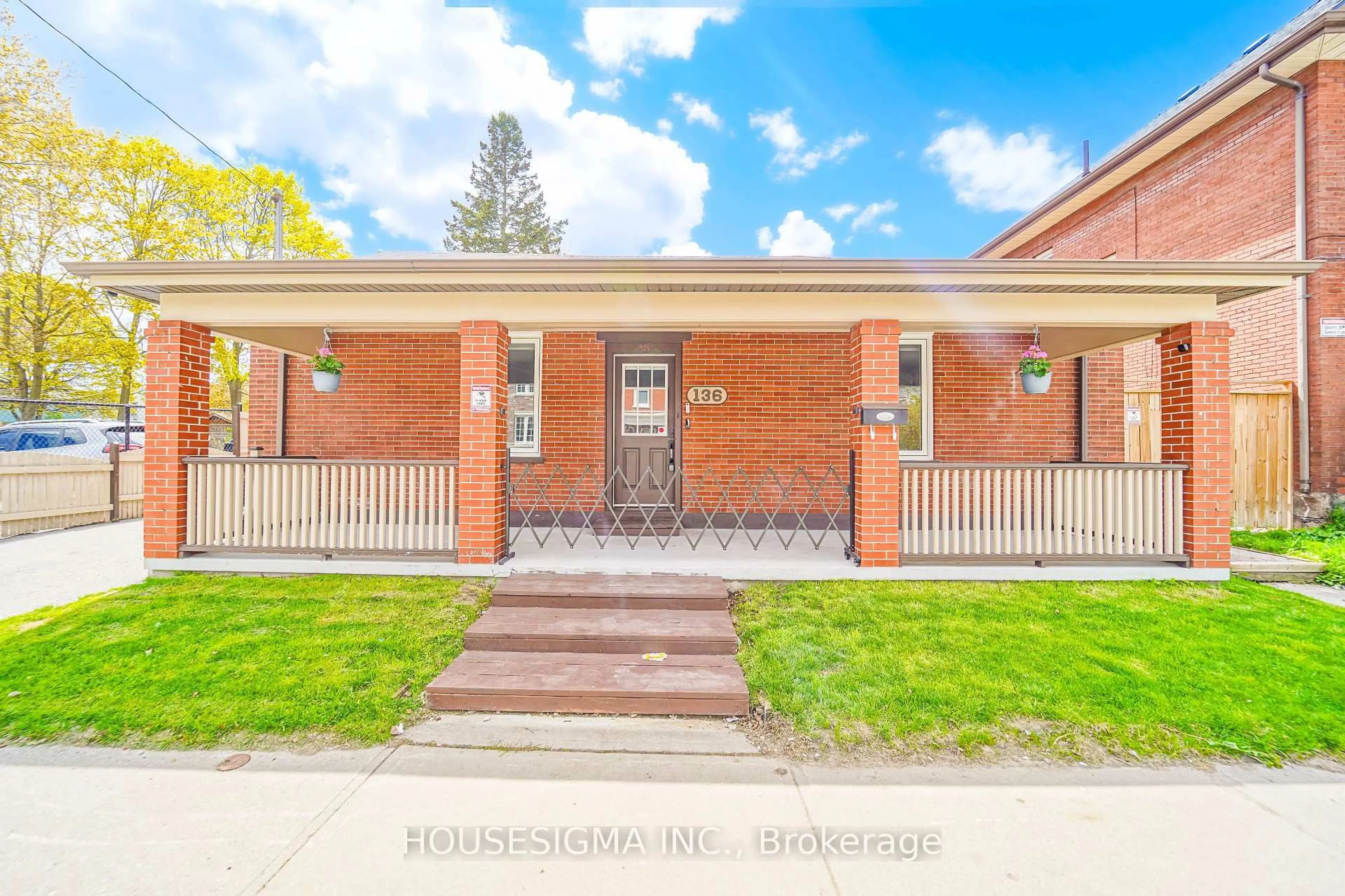 Home with brick exterior material, unknown for 136 Celina St, Oshawa Ontario L1H 4N5