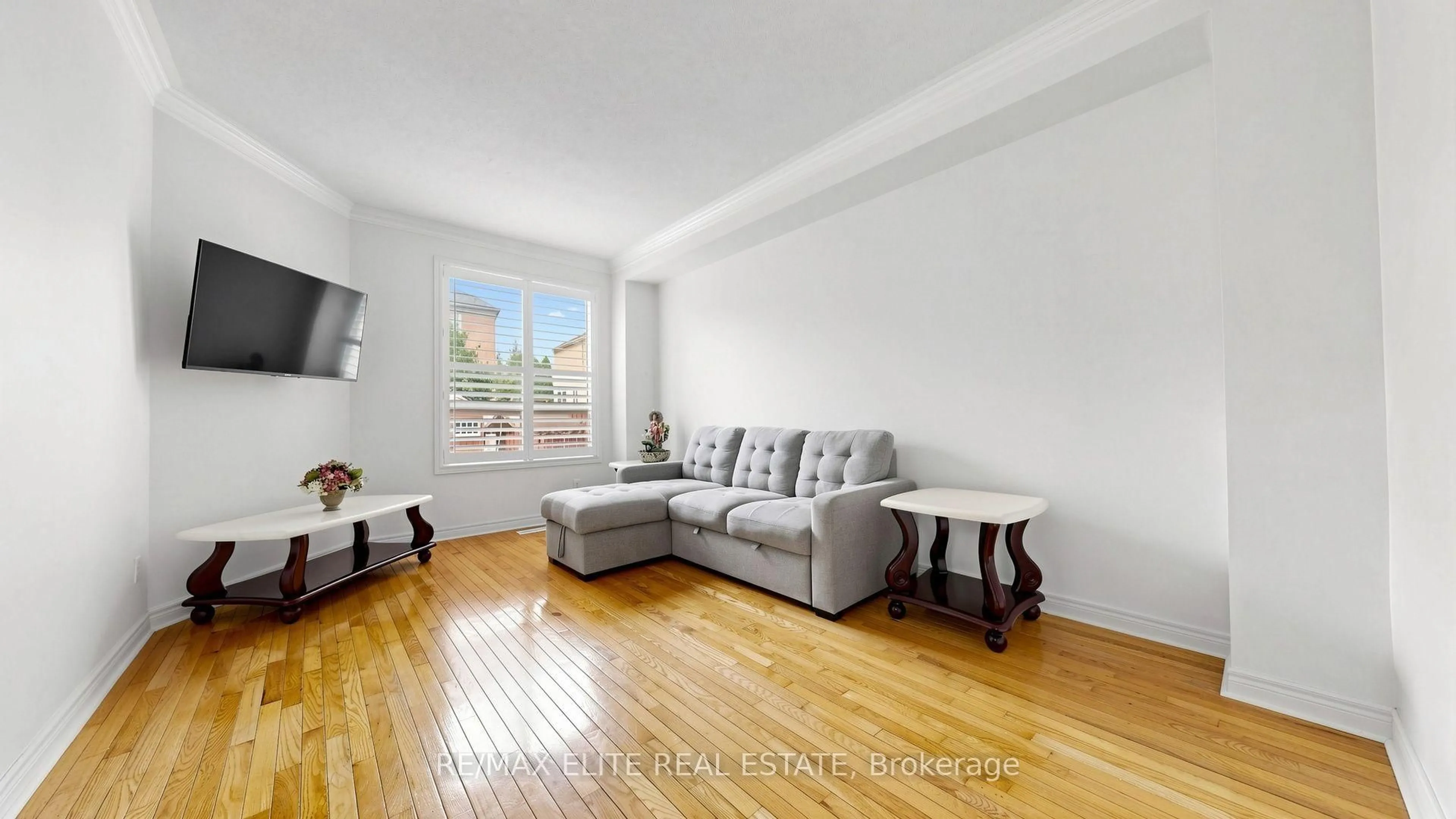 Living room with furniture, wood/laminate floor for 24 Cascaden St, Toronto Ontario M1V 5L7