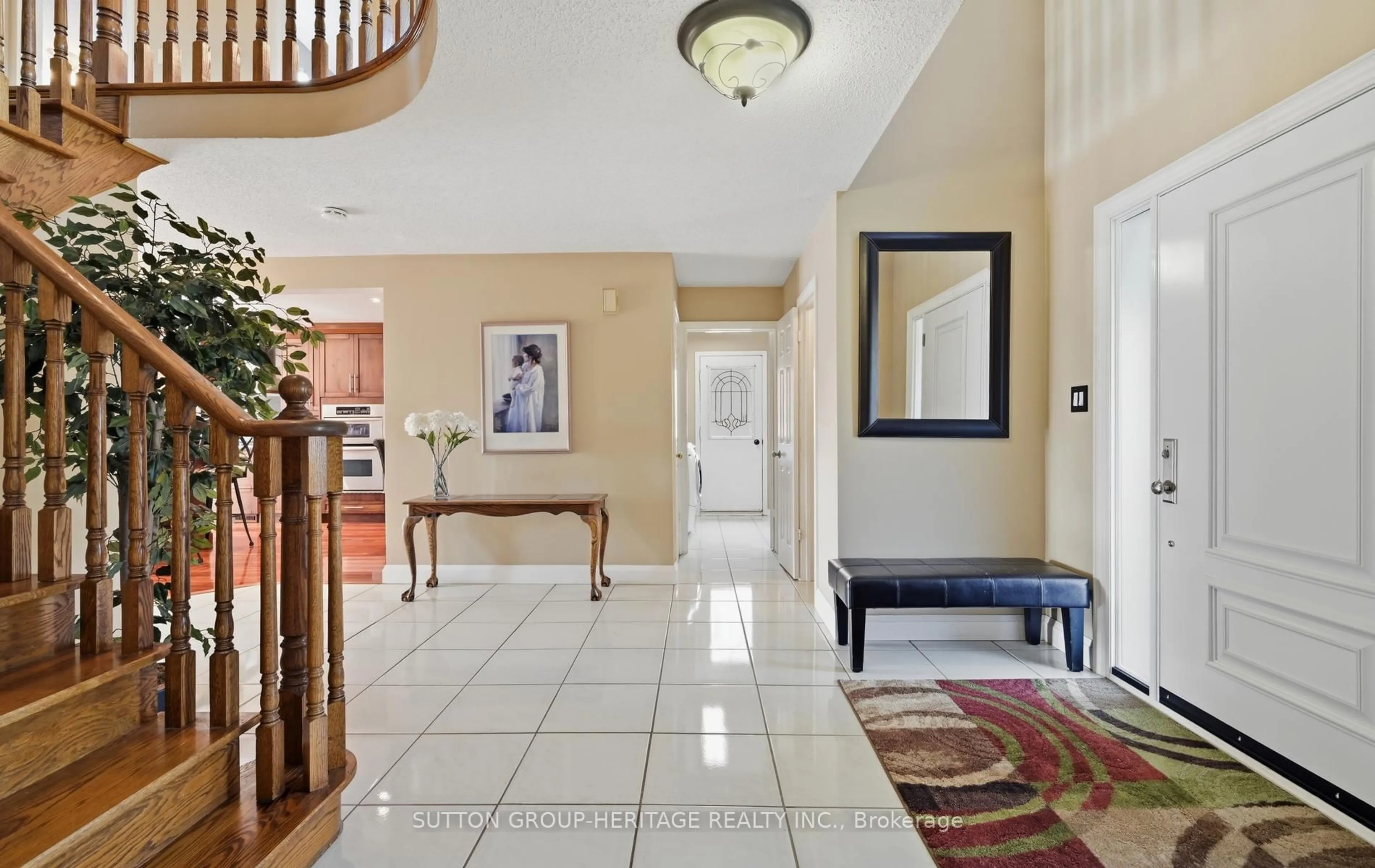 Indoor foyer for 511 Driftwood Crt, Pickering Ontario L1V 6K8