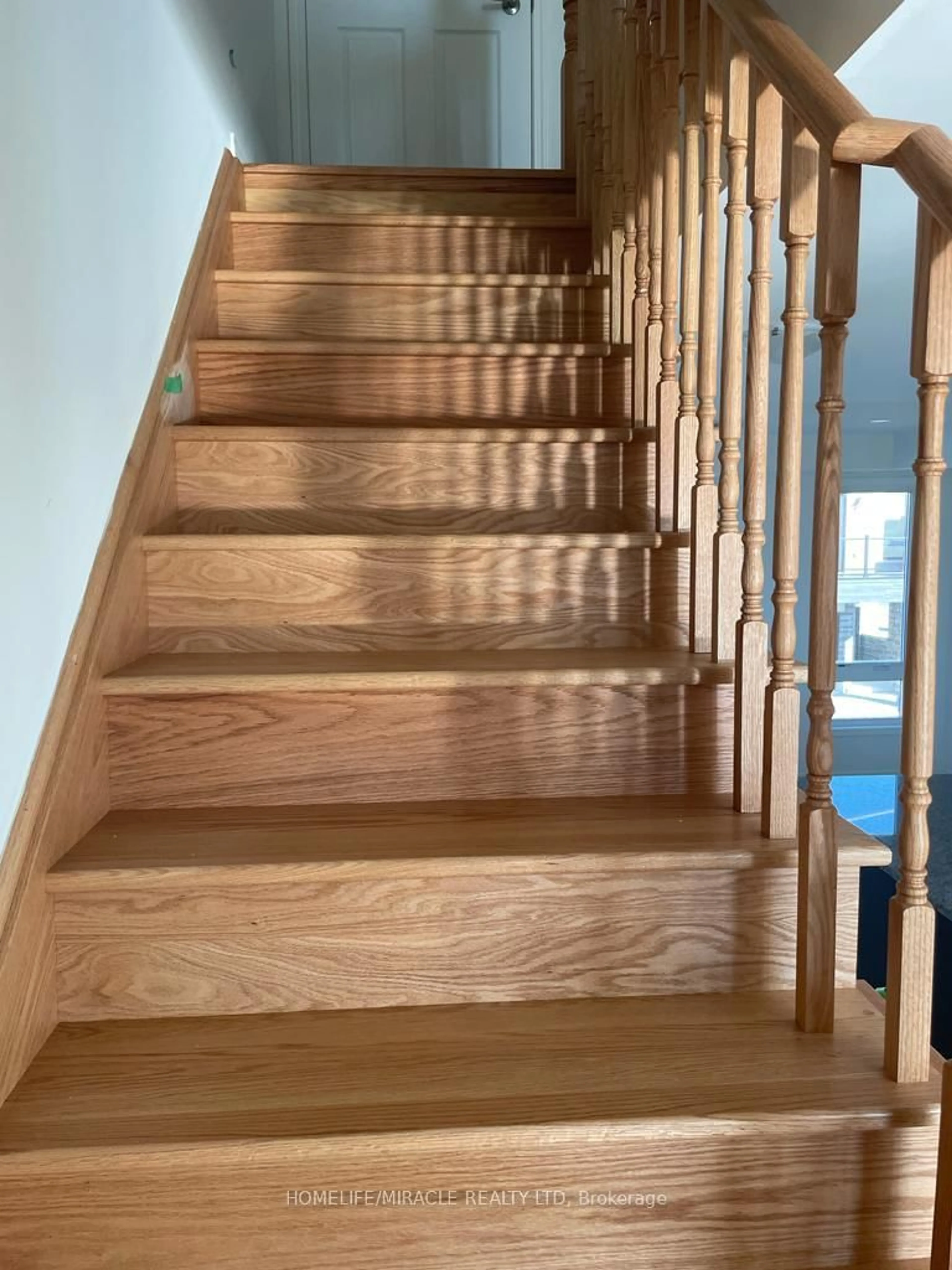 Stairs for 1392 Coral Springs Path, Oshawa Ontario L1K 3G1