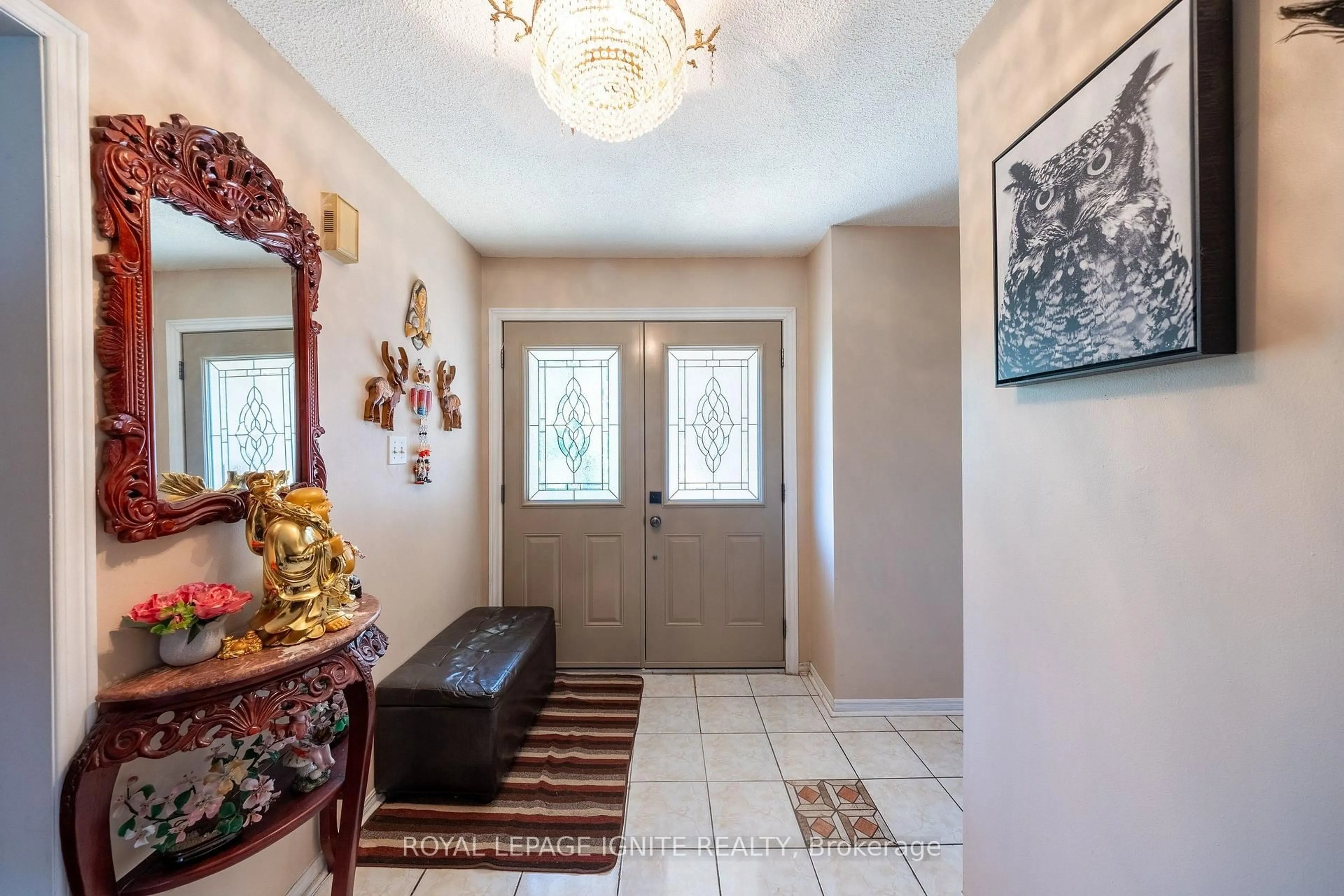 Indoor entryway for 3694 Ellesmere Rd, Toronto Ontario M1C 1H6