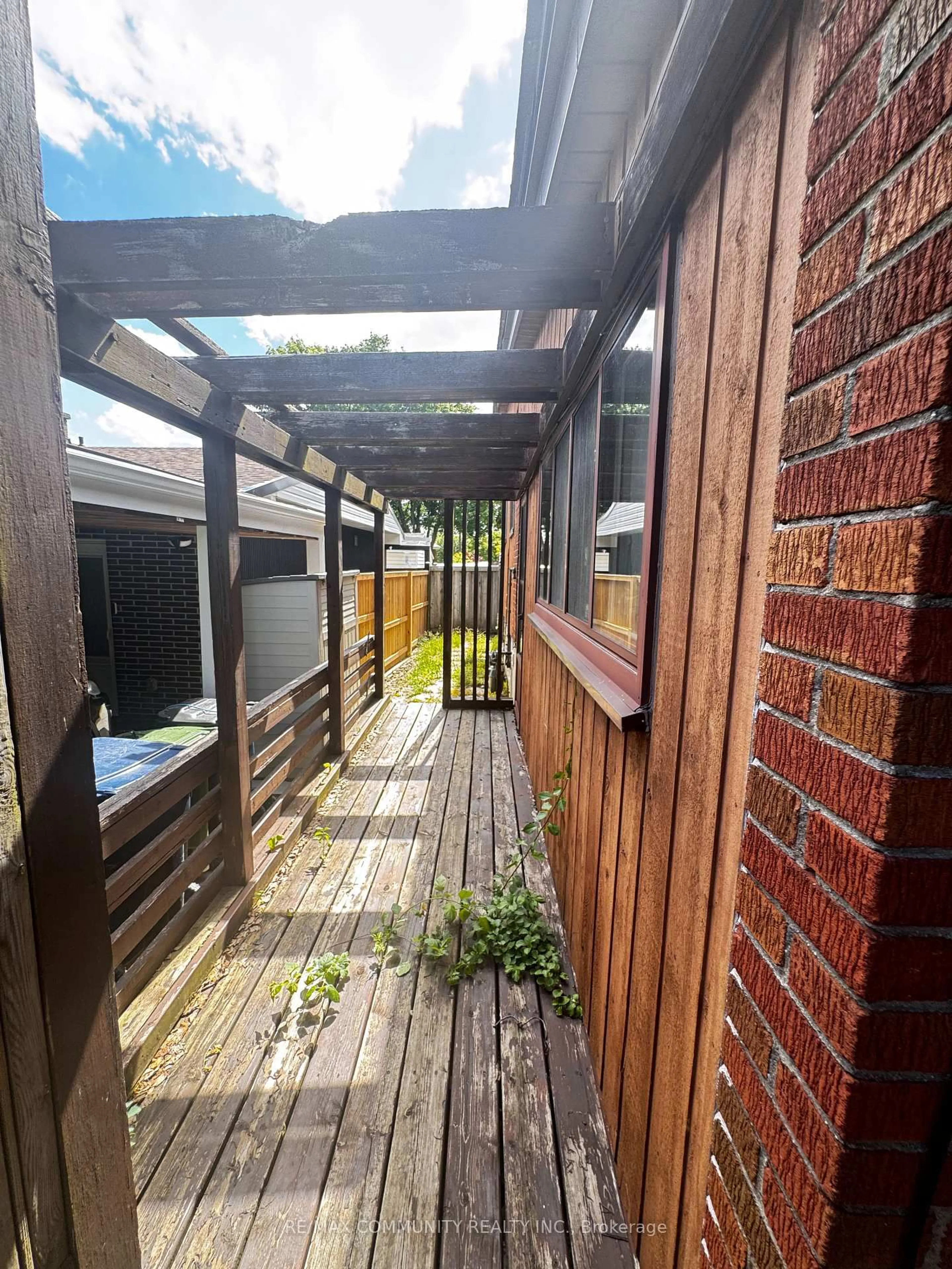 A pic from outside/outdoor area/front of a property/back of a property/a pic from drone, street for 36 Benprice Crt, Toronto Ontario M1H 1N3